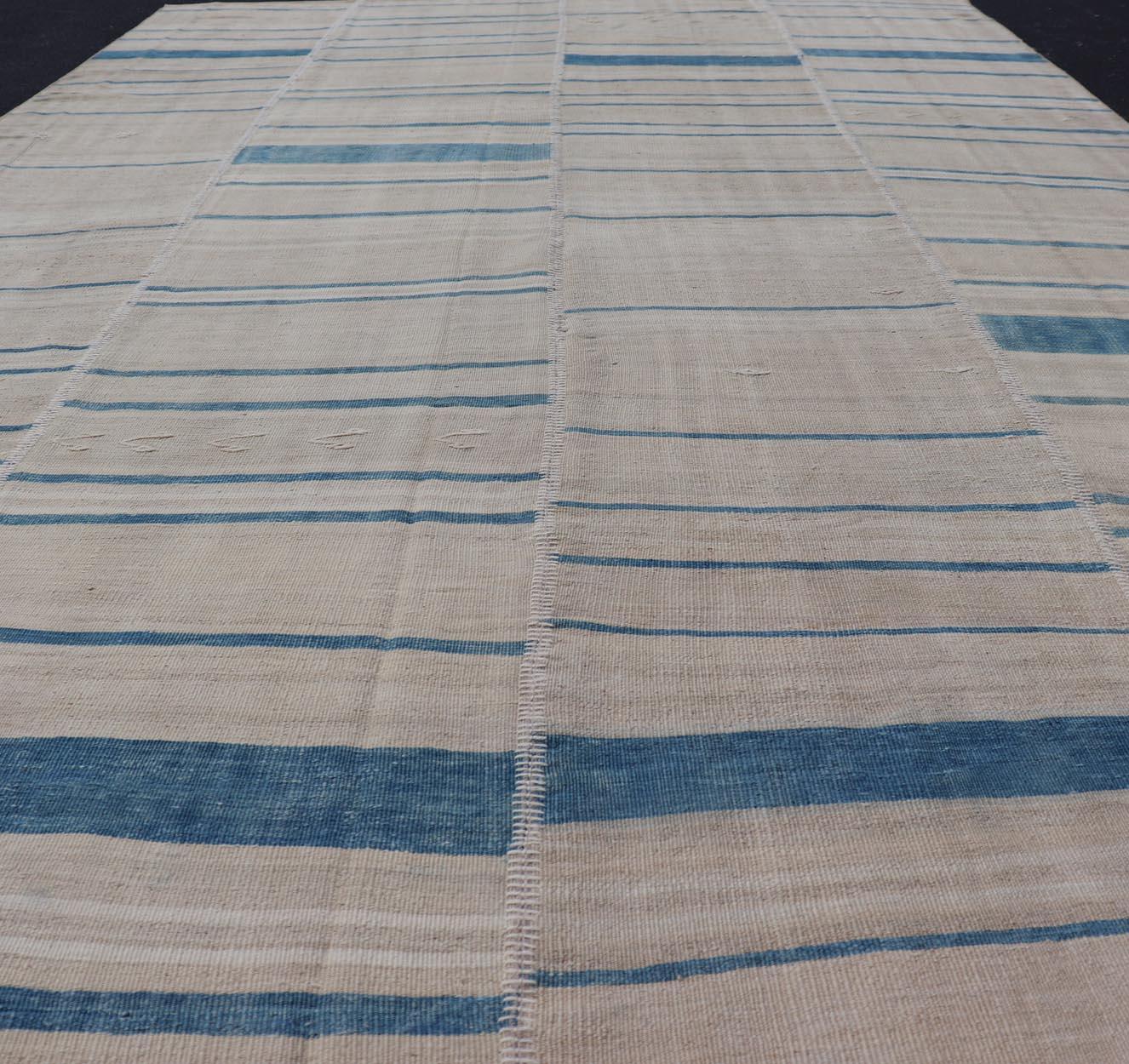Rug & Kilim vintage turc à rayures bleues et crèmes 8'0 