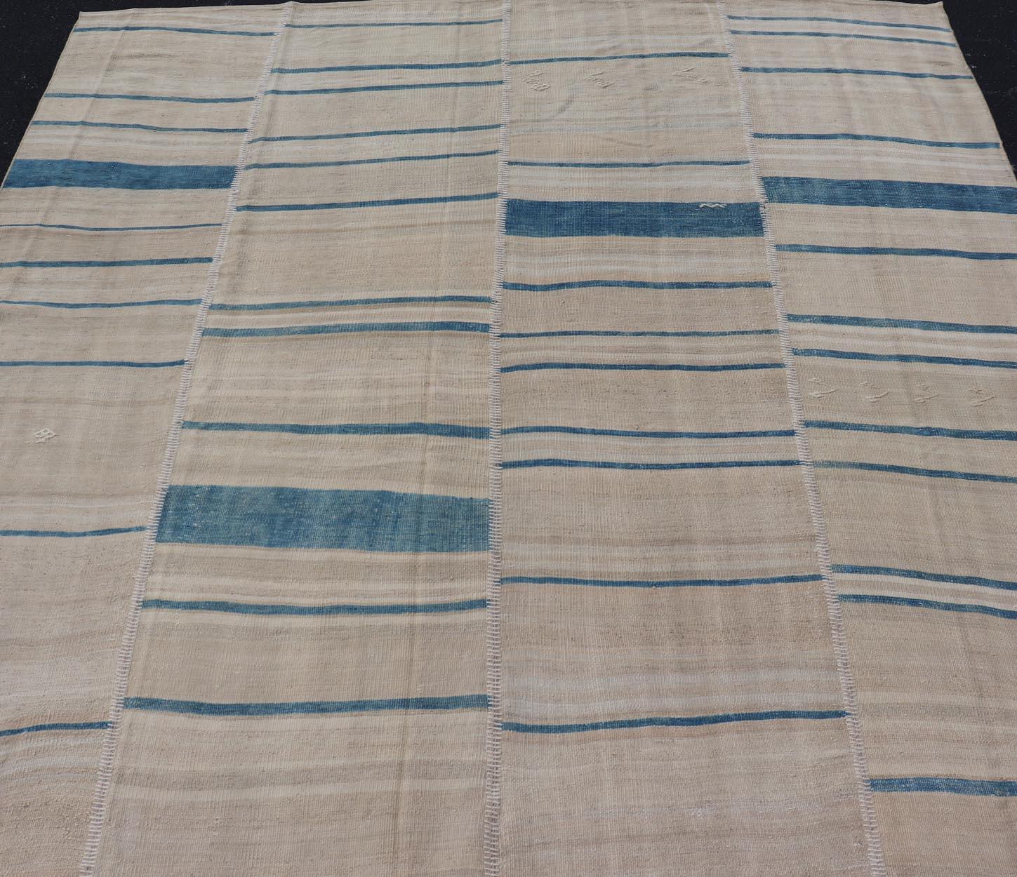 Rug & Kilim vintage turc à rayures bleues et crèmes 8'0 