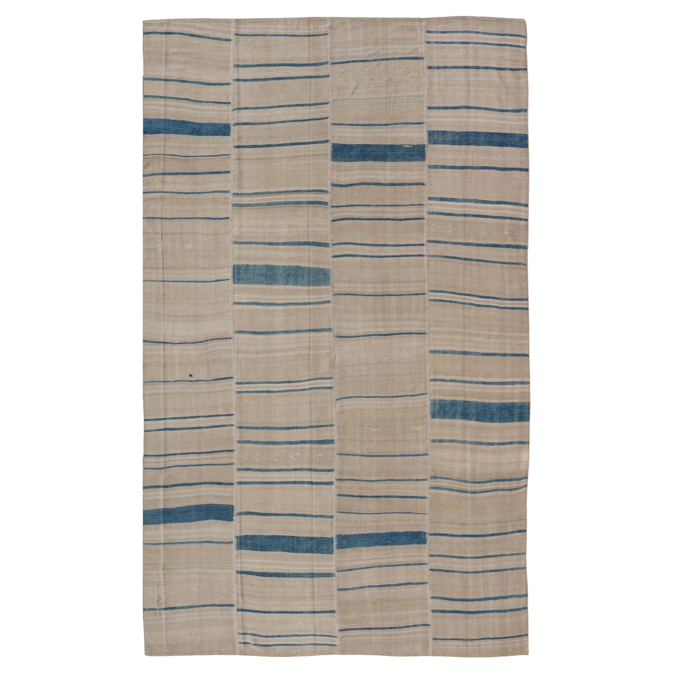 Rug & Kilim vintage turc à rayures bleues et crèmes 8'0 "x14'2" en vente