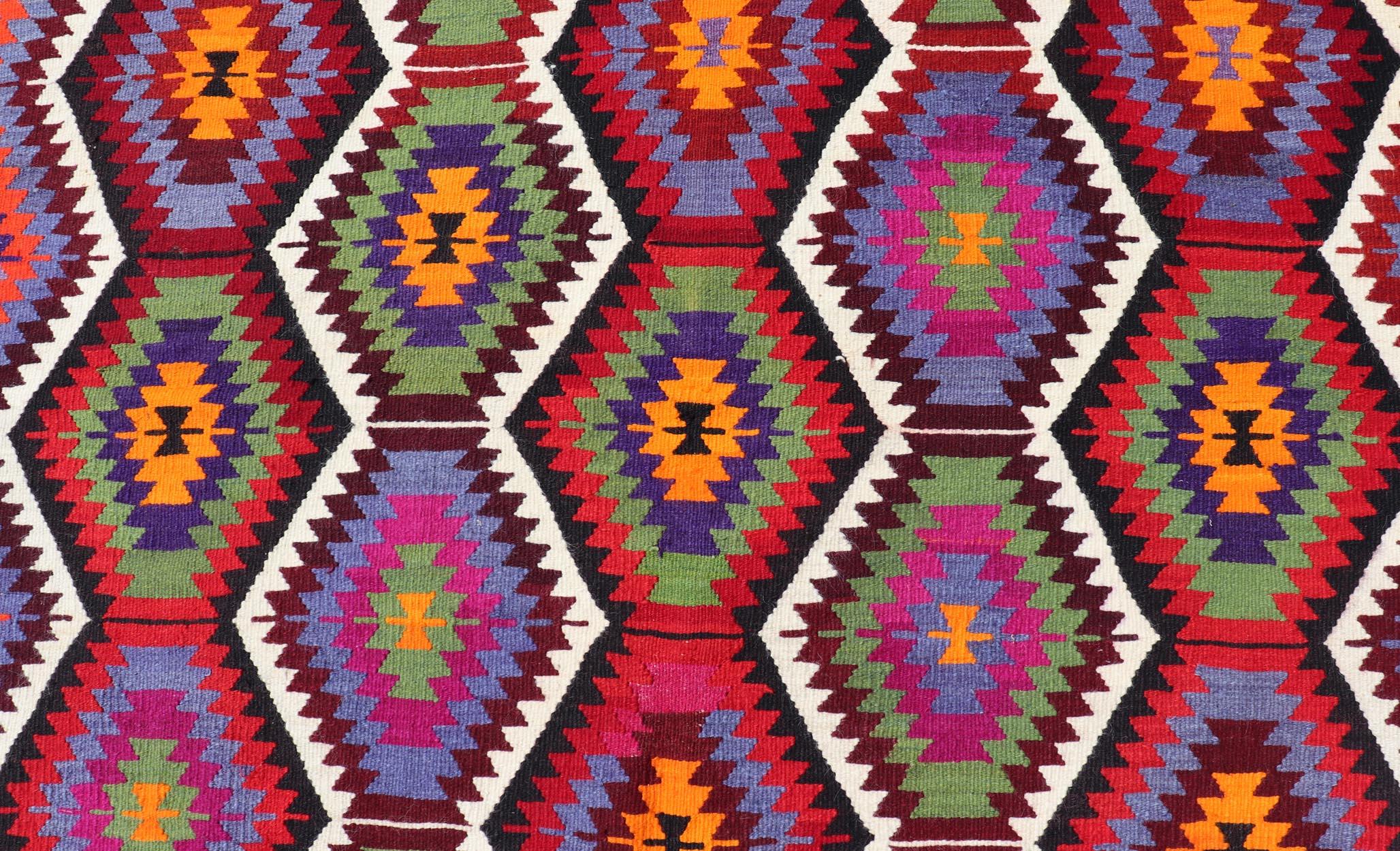 20th Century Vintage Turkish Kilim Rug with Bold Geometric Tribal Hexagon Motifs 6'0 x 7'8 For Sale
