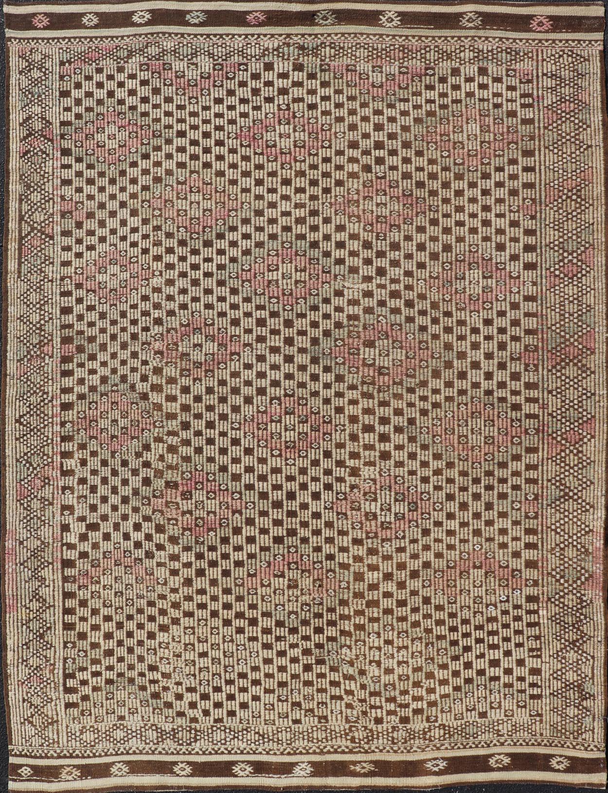 Rug & Kilim vintage turc avec motifs géométriques Brown et Pink 6'2 x 8'7