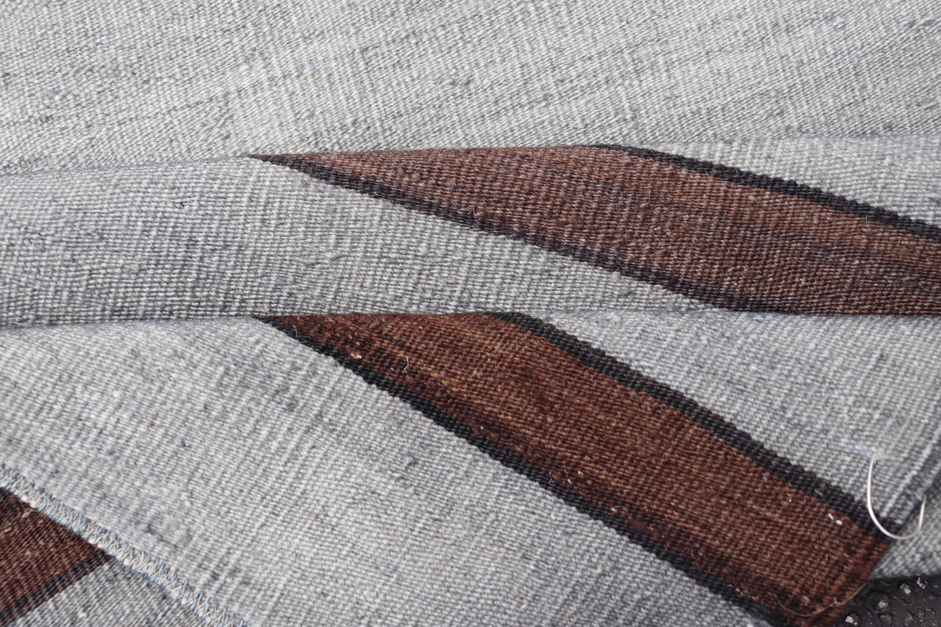 Rug & Kilim turco d'epoca con strisce classiche grigie e marrone intenso  1'8 x 4'5 in vendita 3