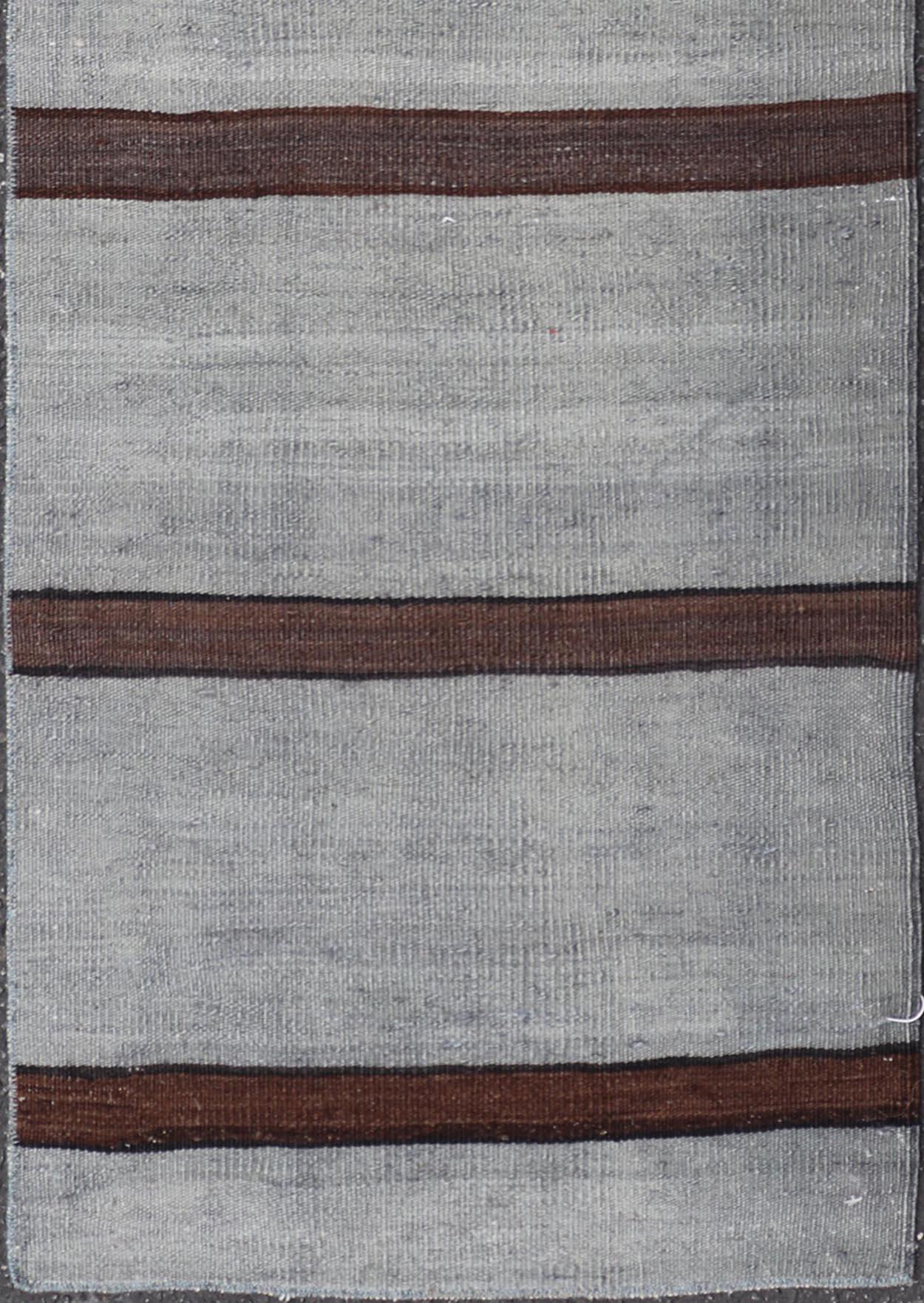Rug & Kilim turco d'epoca con strisce classiche grigie e marrone intenso  1'8 x 4'5 in vendita 1