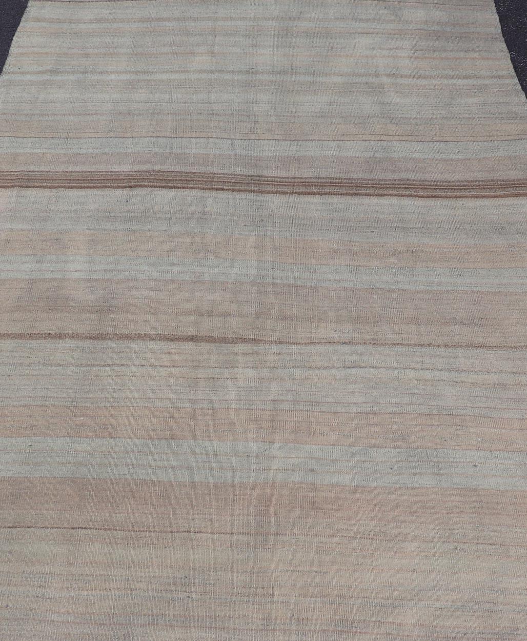 Alfombra Kilim Turca Vintage Con Rayas Pastel Terrosas 5'0 x 8'11 Tejido a mano en venta