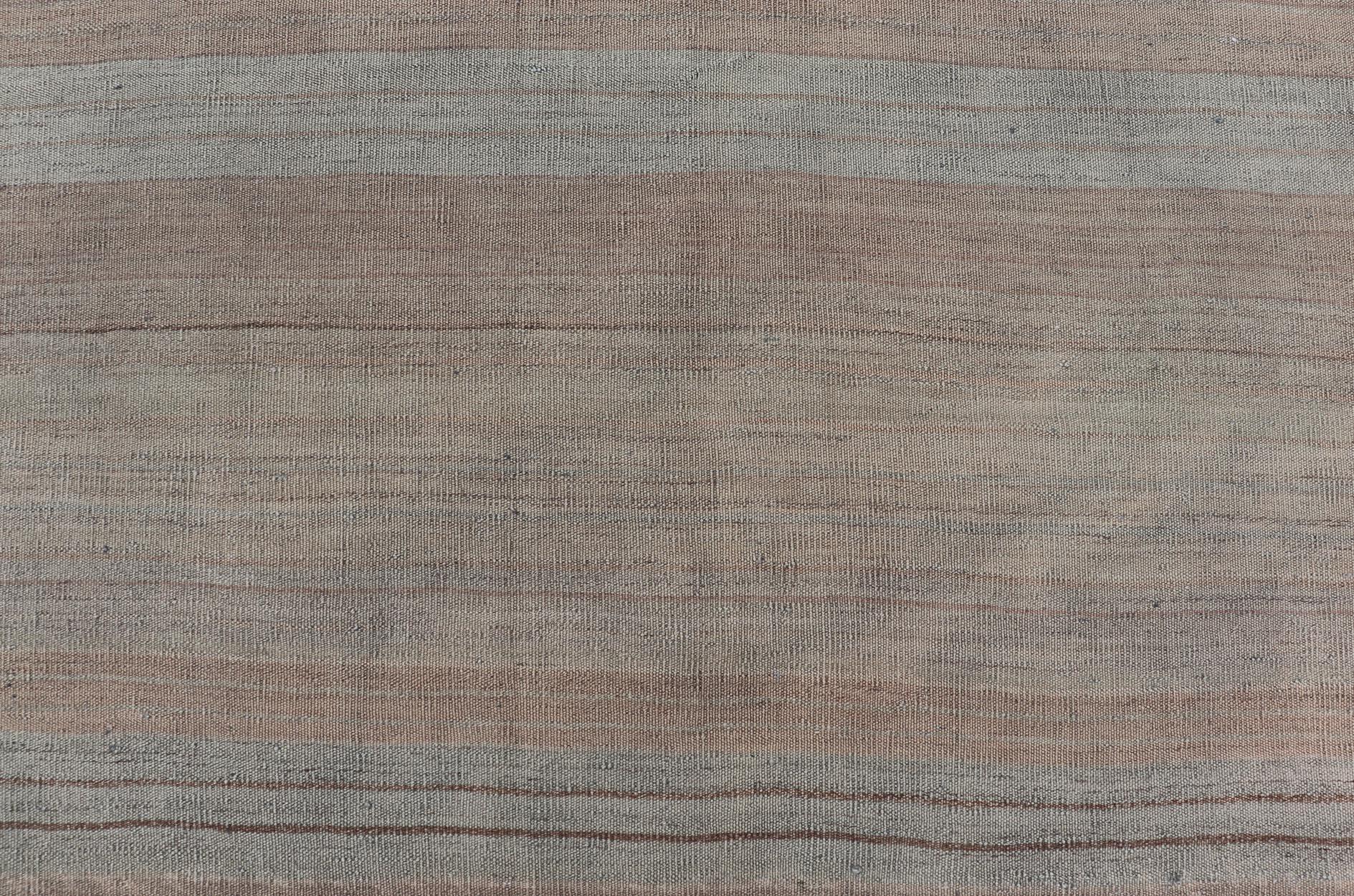 Alfombra Kilim Turca Vintage Con Rayas Pastel Terrosas 5'0 x 8'11 siglo XX en venta