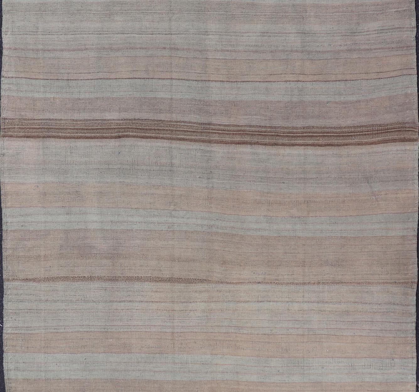 Alfombra Kilim Turca Vintage Con Rayas Pastel Terrosas 5'0 x 8'11 en venta 2