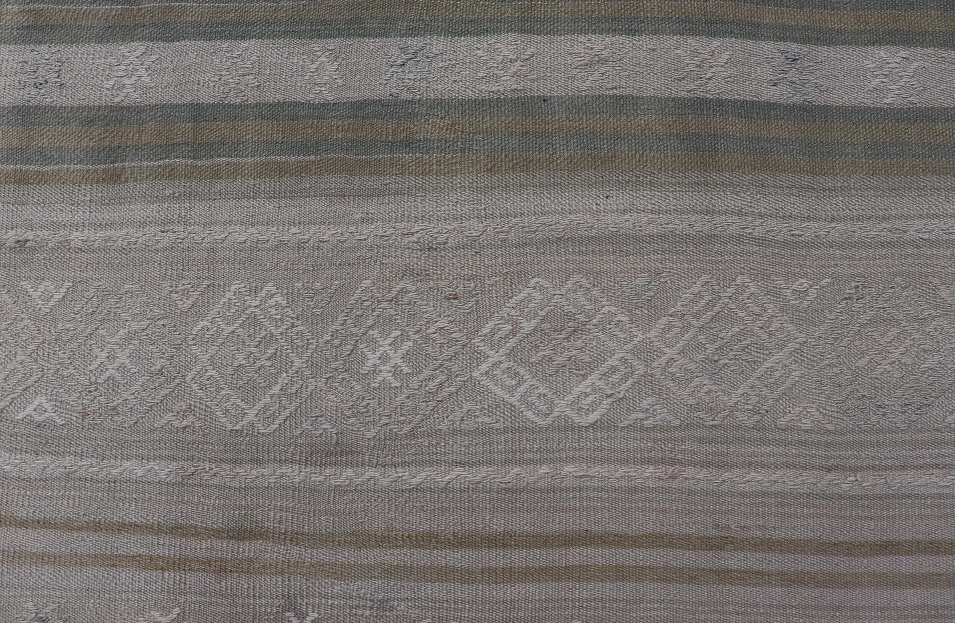 Wool Vintage Turkish Kilim Rug With Earthy Tones and Geometric Patterns 5'2 x 8'3 For Sale