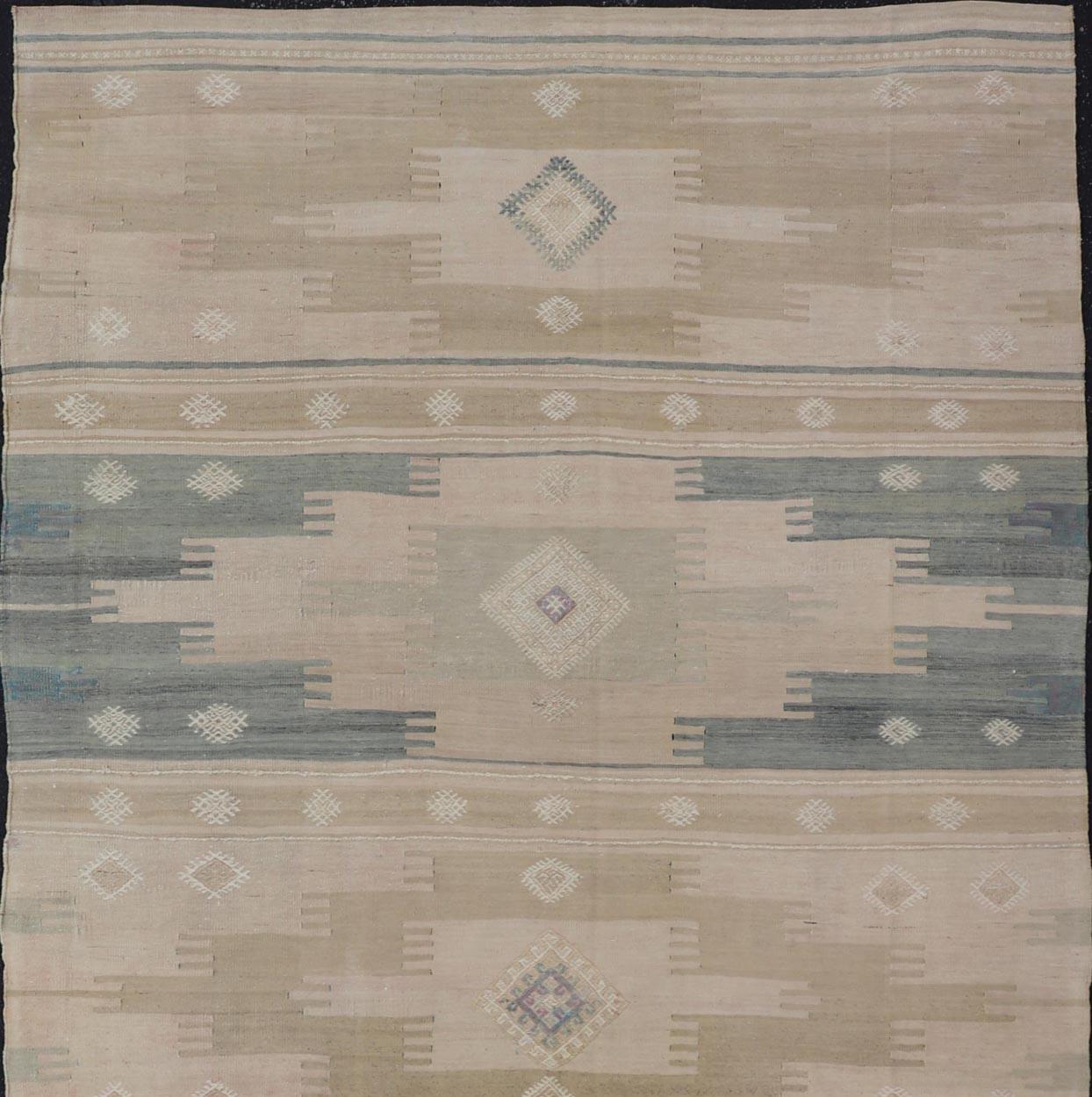 Vintage Turkish Kilim Teppich mit erdigen Tönen und geometrischen Mustern 6'0