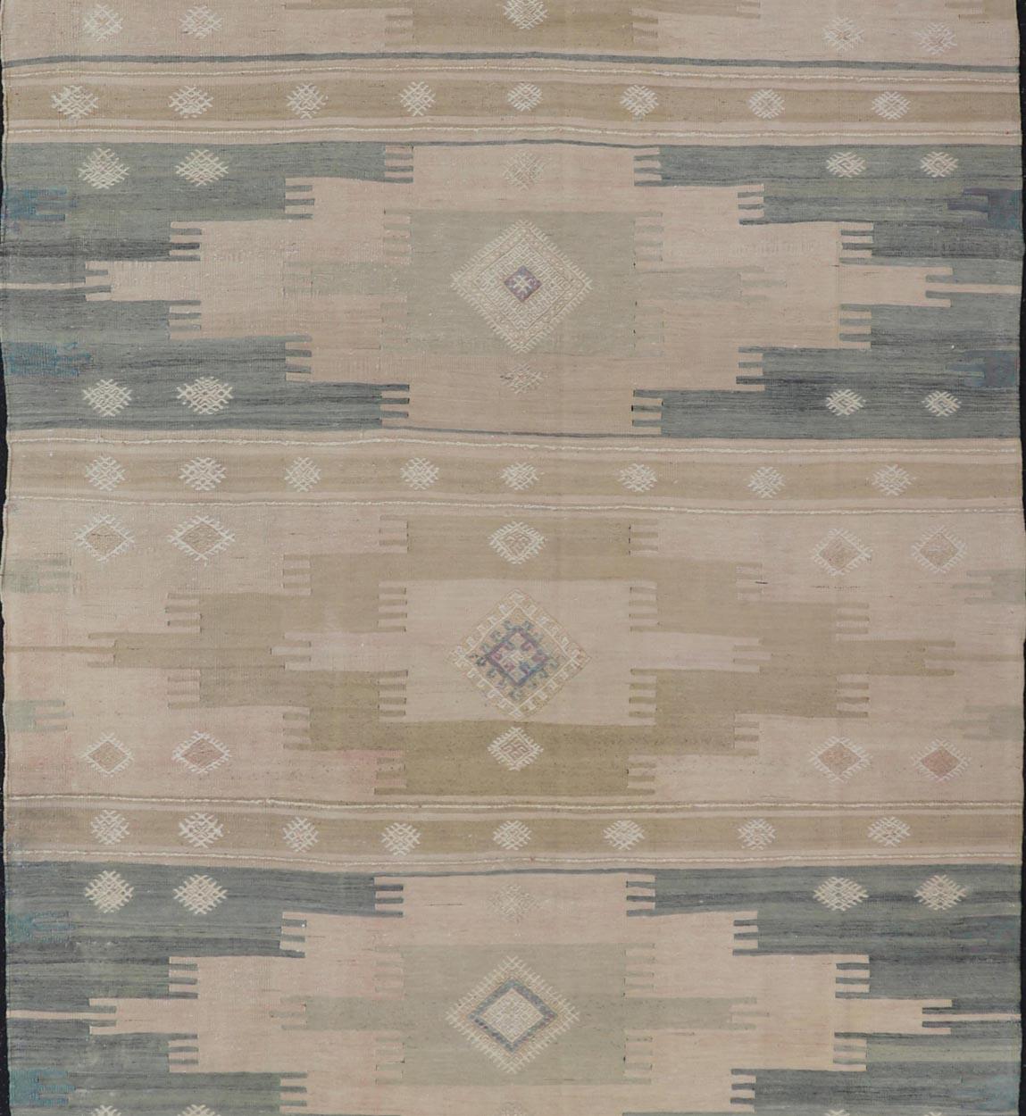 Vintage Turkish Kilim Teppich mit erdigen Tönen und geometrischen Mustern 6'0