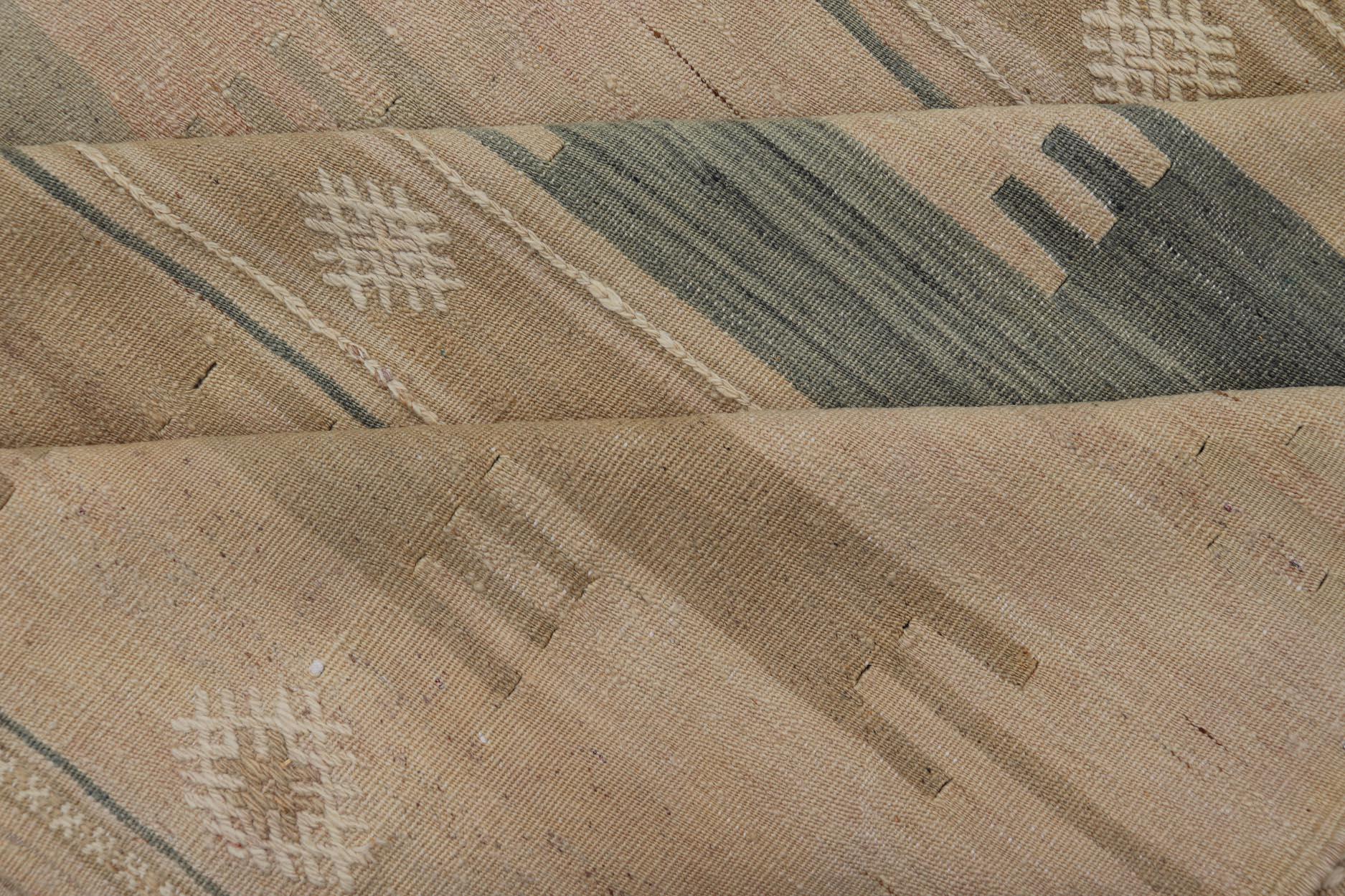 Vintage Turkish Kilim Teppich mit erdigen Tönen und geometrischen Mustern 6'0