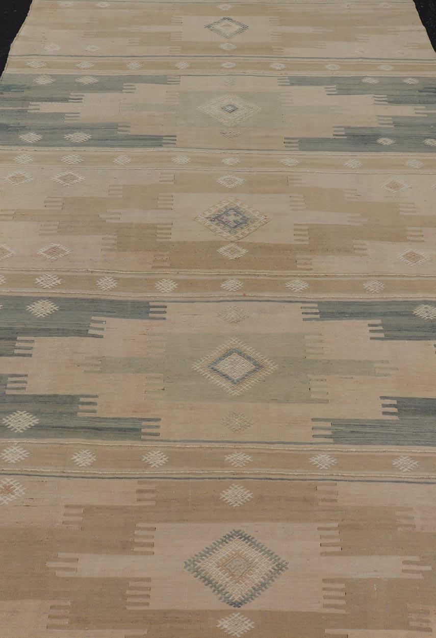 Vintage Turkish Kilim Teppich mit erdigen Tönen und geometrischen Mustern 6'0