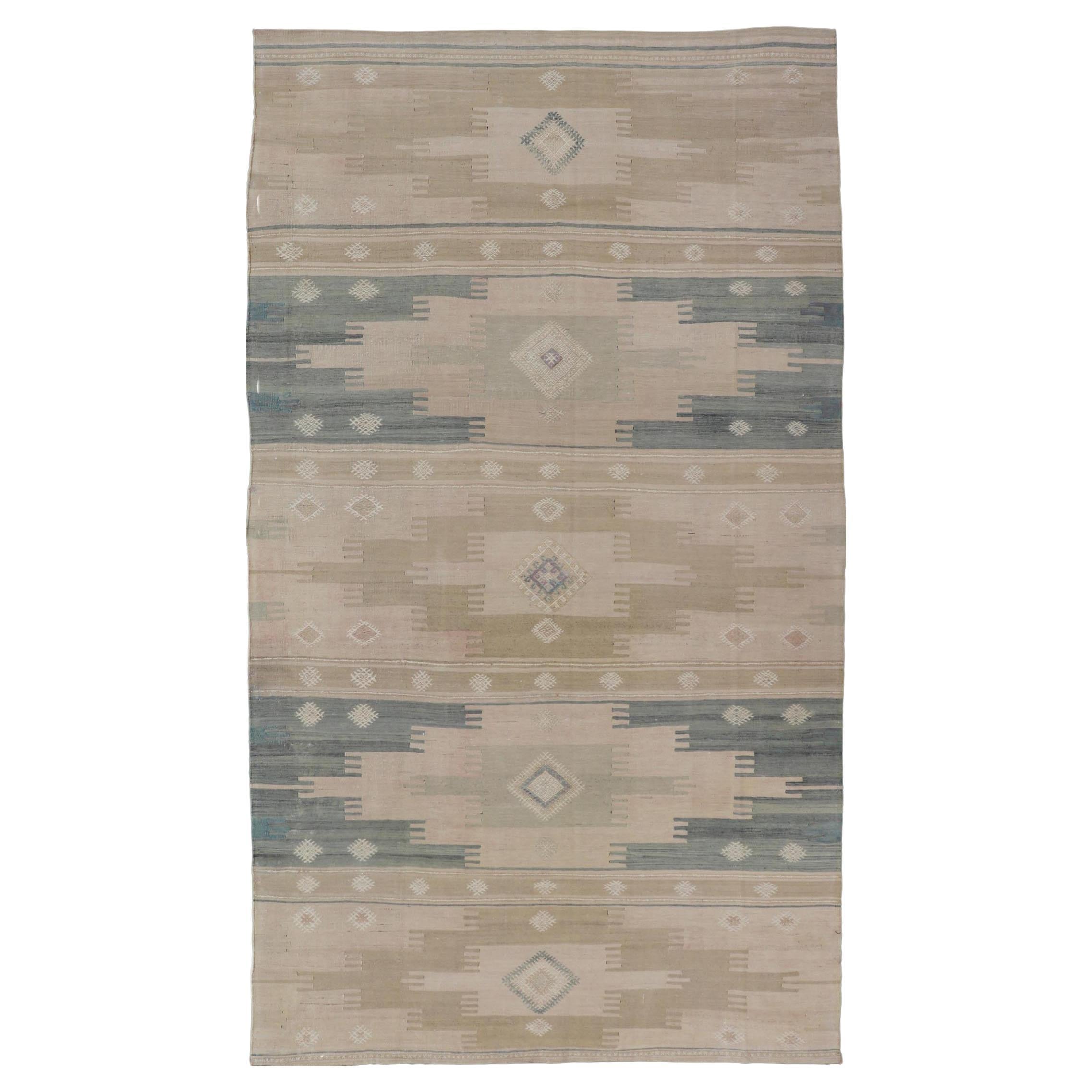 Vintage Turkish Kilim Teppich mit erdigen Tönen und geometrischen Mustern 6
0" X10
10"