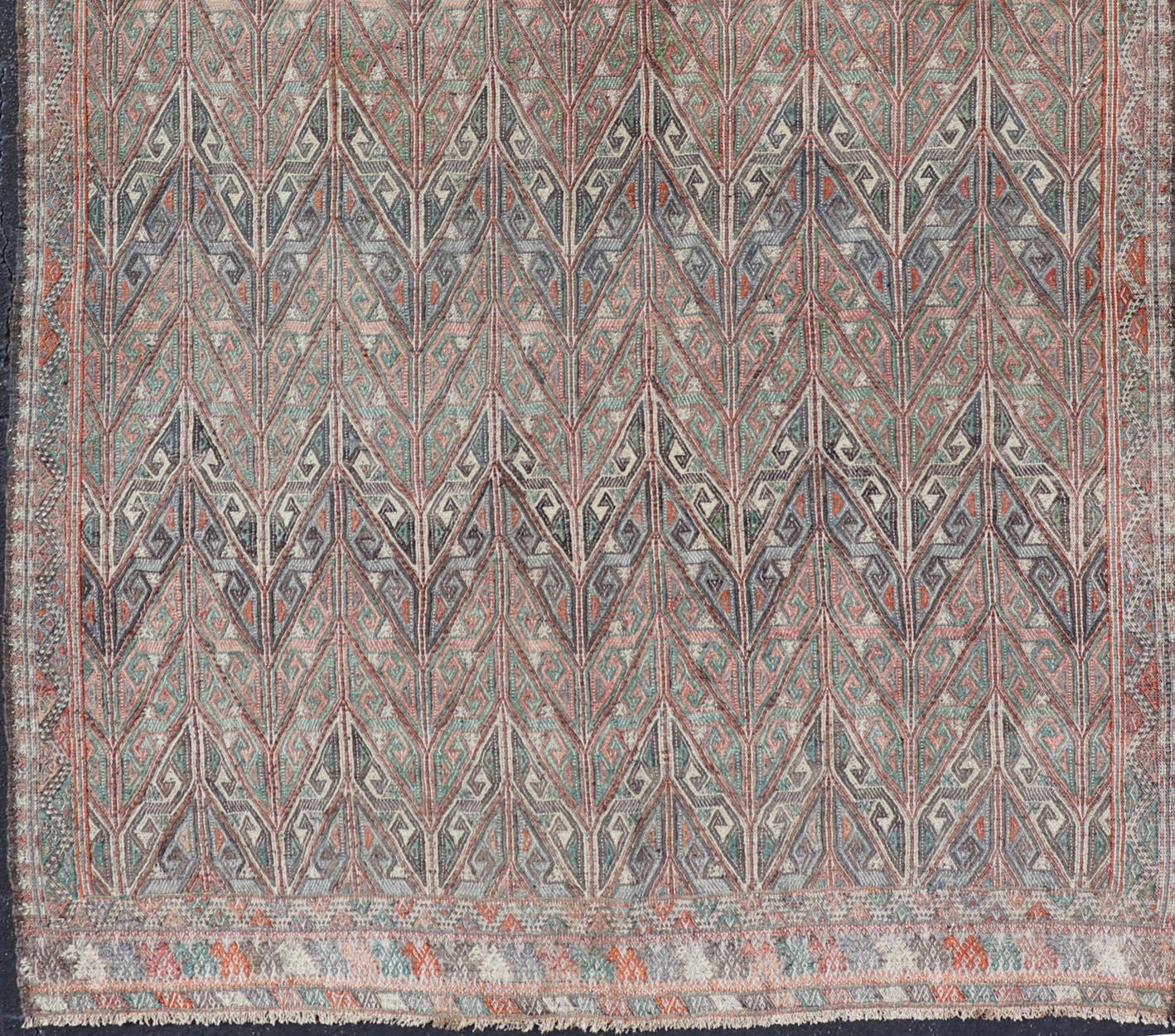 Alfombra Kilim Turca Vintage con Diseño Geométrico en Cálidos Tonos Terrosos 6'8 x 10'4 siglo XX en venta