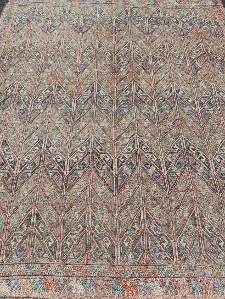 Alfombra Kilim Turca Vintage con Diseño Geométrico en Cálidos Tonos Terrosos 6'8 x 10'4 Lana en venta
