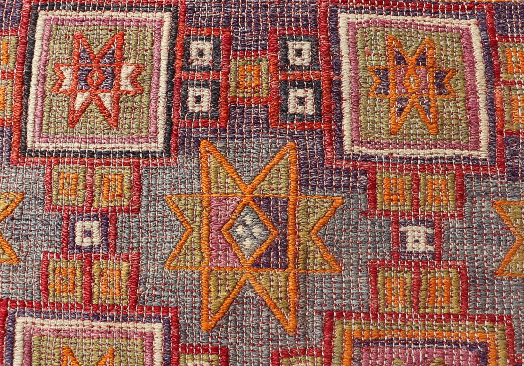 Laine Rug & Kilim turc vintage avec motifs géométriques et teintes vibrantes 6'0 x 8'4 en vente