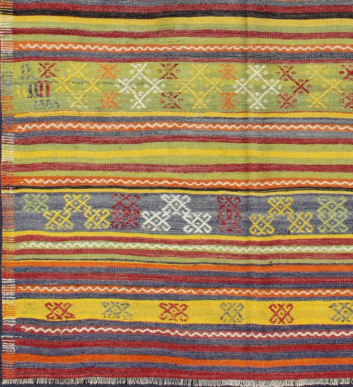 Colorful Vintage Turkish Kilim with bright green, yellow and colorful design, rug TU-NED-107, country of origin / type: Turkey / Kilim, circa mid-20th century

This gorgeous vintage Kilim features geometric shapes rendered in a repeating