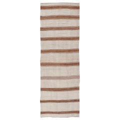Türkischer Kilim-Teppich mit horizontalen Streifen in Hellbraun und Creme