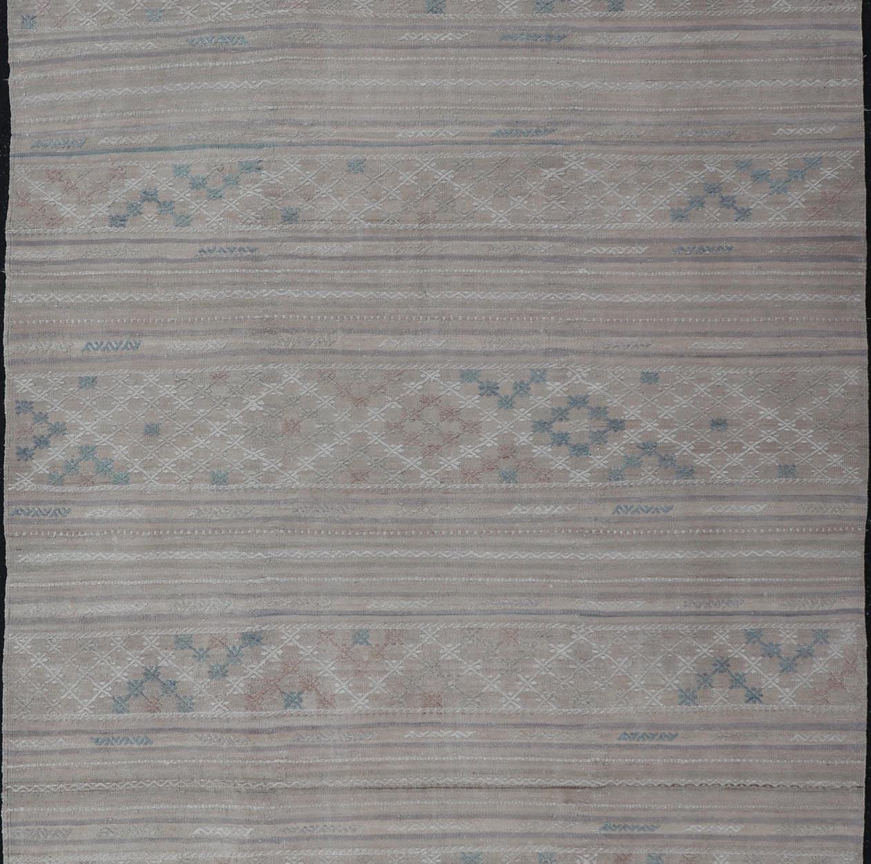 Vintage Turkish Kilim Rug with Neutral Horizontal Stripes and Geometric Designs. Keivan Woven Arts / rug EN-15177, country of origin / type: Turkey / Kilim, circa 1950
Measures: 6'1 x 10'0 
Featuring geometric shapes rendered in a repeating