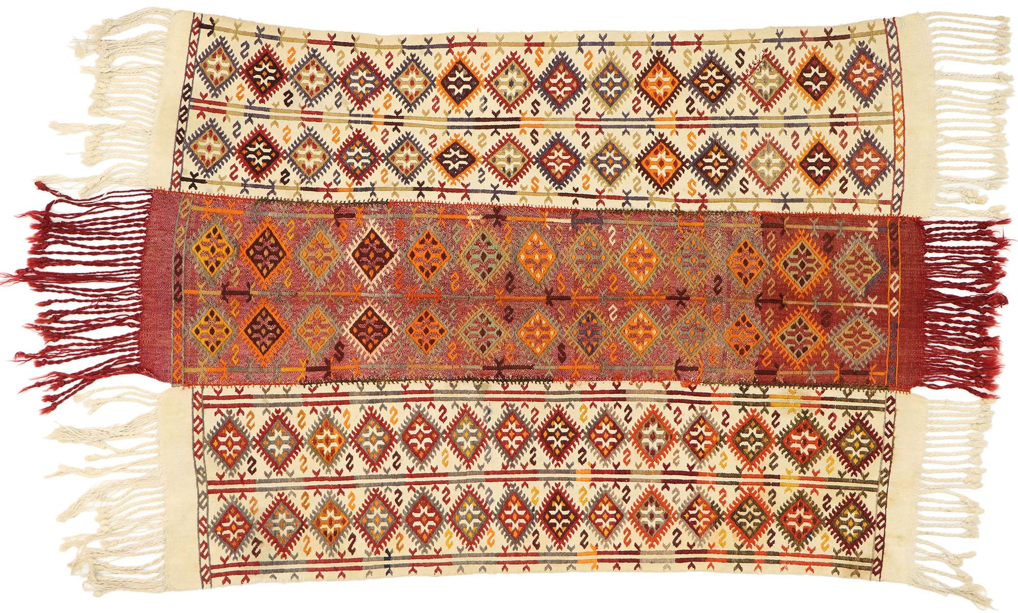 Türkischer Kelim-Teppich im Boho-Chic-Stil mit pazifischem Nordwest-Stil im Angebot 2