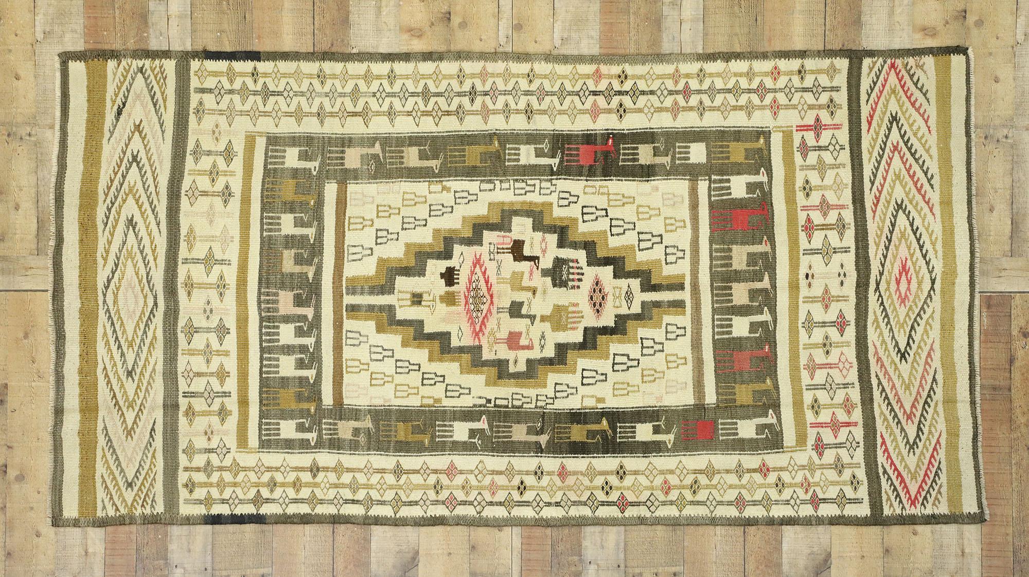 Türkischer Kelimteppich im Vintage-Look mit rustikalem Lodge-Stil und modernen Tribal-Vibes im Angebot 2