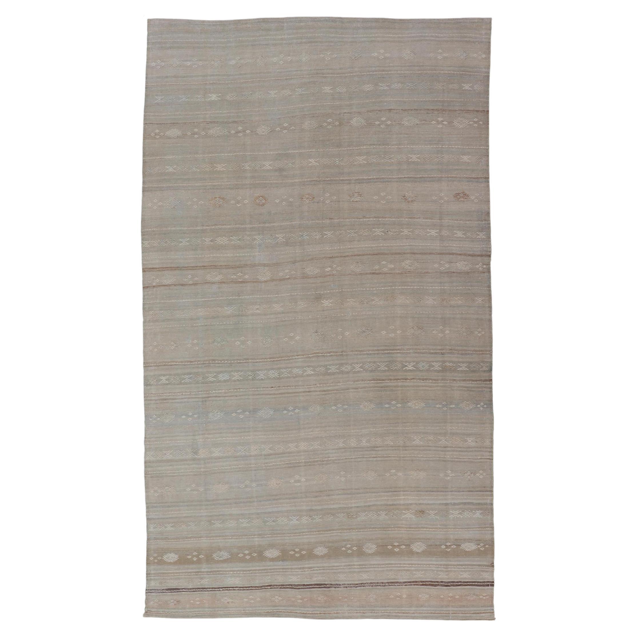 Vintage Rug & Kilim turco con morbidi accenti beige e pastello 6'0 x 11'0