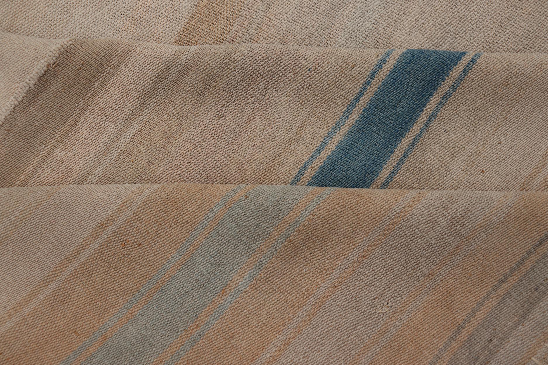 Vintage Türkischer Kilim Teppich mit weichen Beige, Tan, und Blauen Streifen 11'0 x 15'0 (Wolle) im Angebot