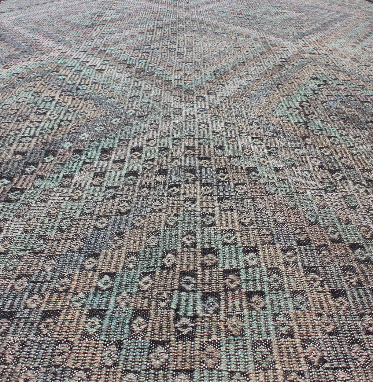 Vintage Turkish Kilim Rug with Soft Geometric Diamond Pattern in Muted Pastel In Good Condition For Sale In Atlanta, GA