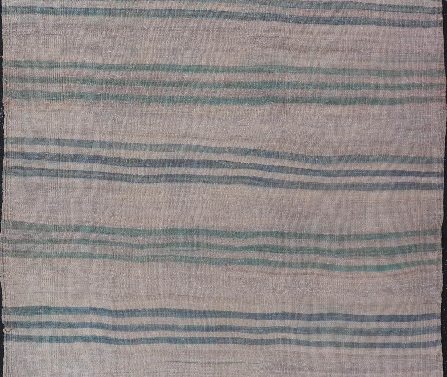 Vintage Rug & Kilim turco a strisce verdi e blu 4'10 x 6'7 in vendita 1