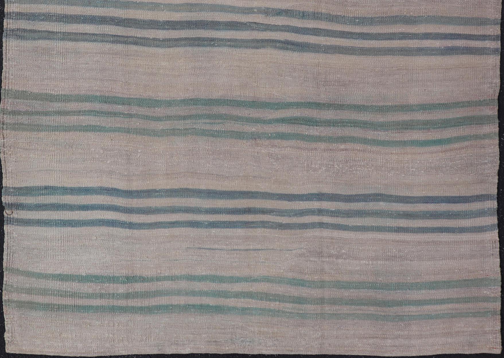 Vintage Rug & Kilim turco a strisce verdi e blu 4'10 x 6'7 in vendita 2