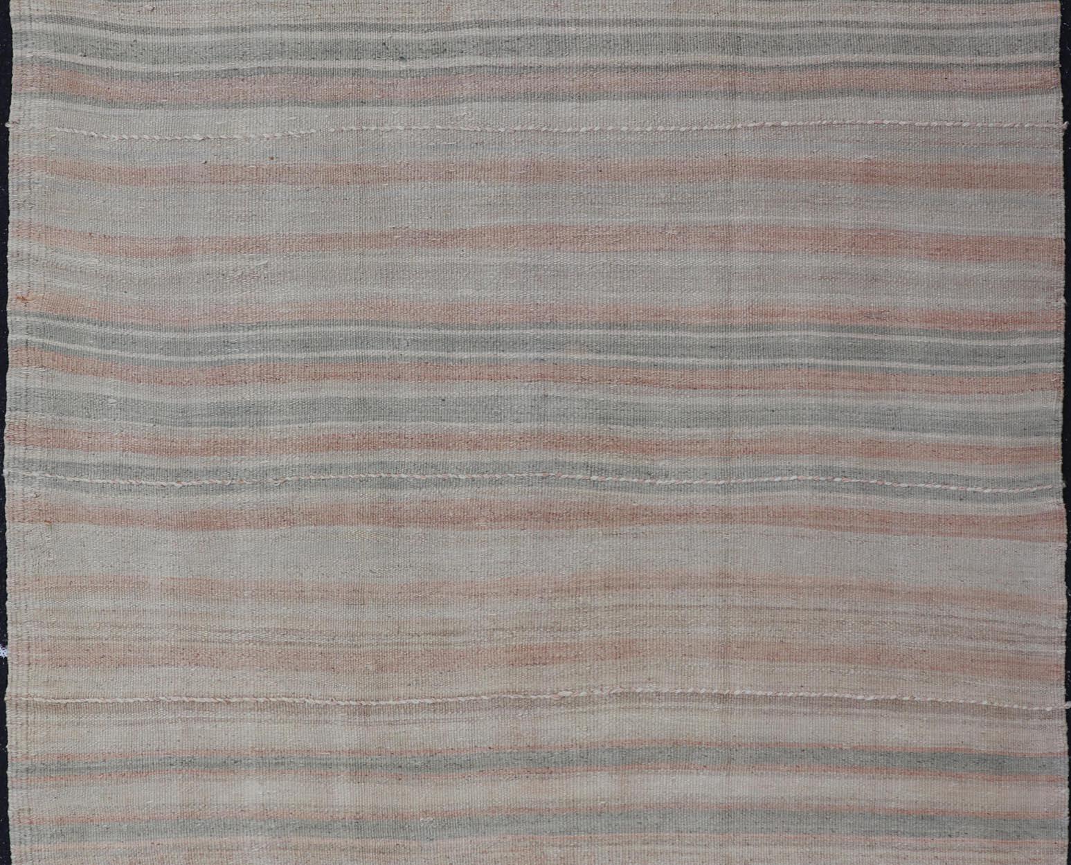 Lana Vintage Rug & Kilim turco con morbide strisce pastello e toni terrosi 4'8 x 6'11 in vendita