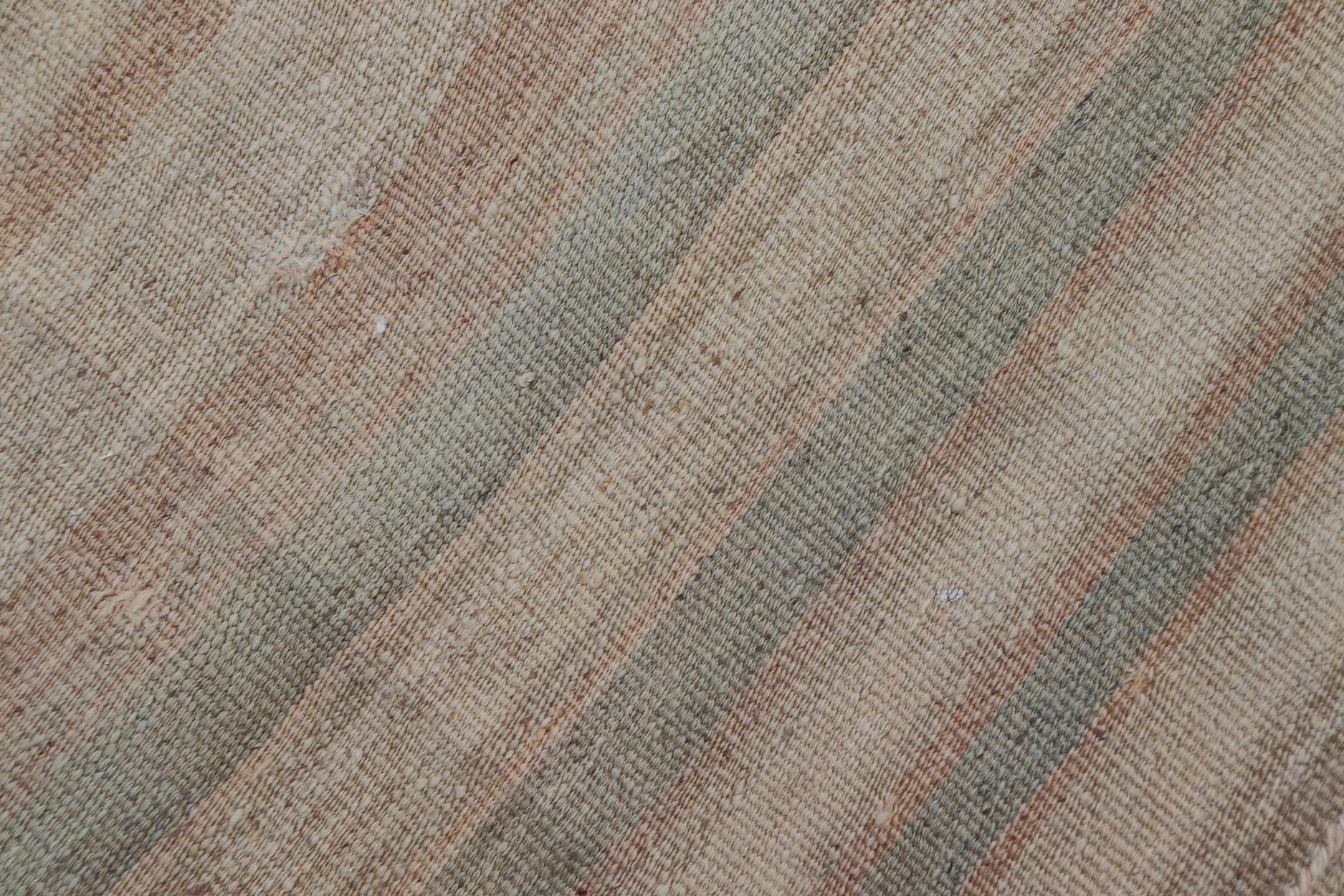 Vintage Rug & Kilim turco con morbide strisce pastello e toni terrosi 4'8 x 6'11 in vendita 2