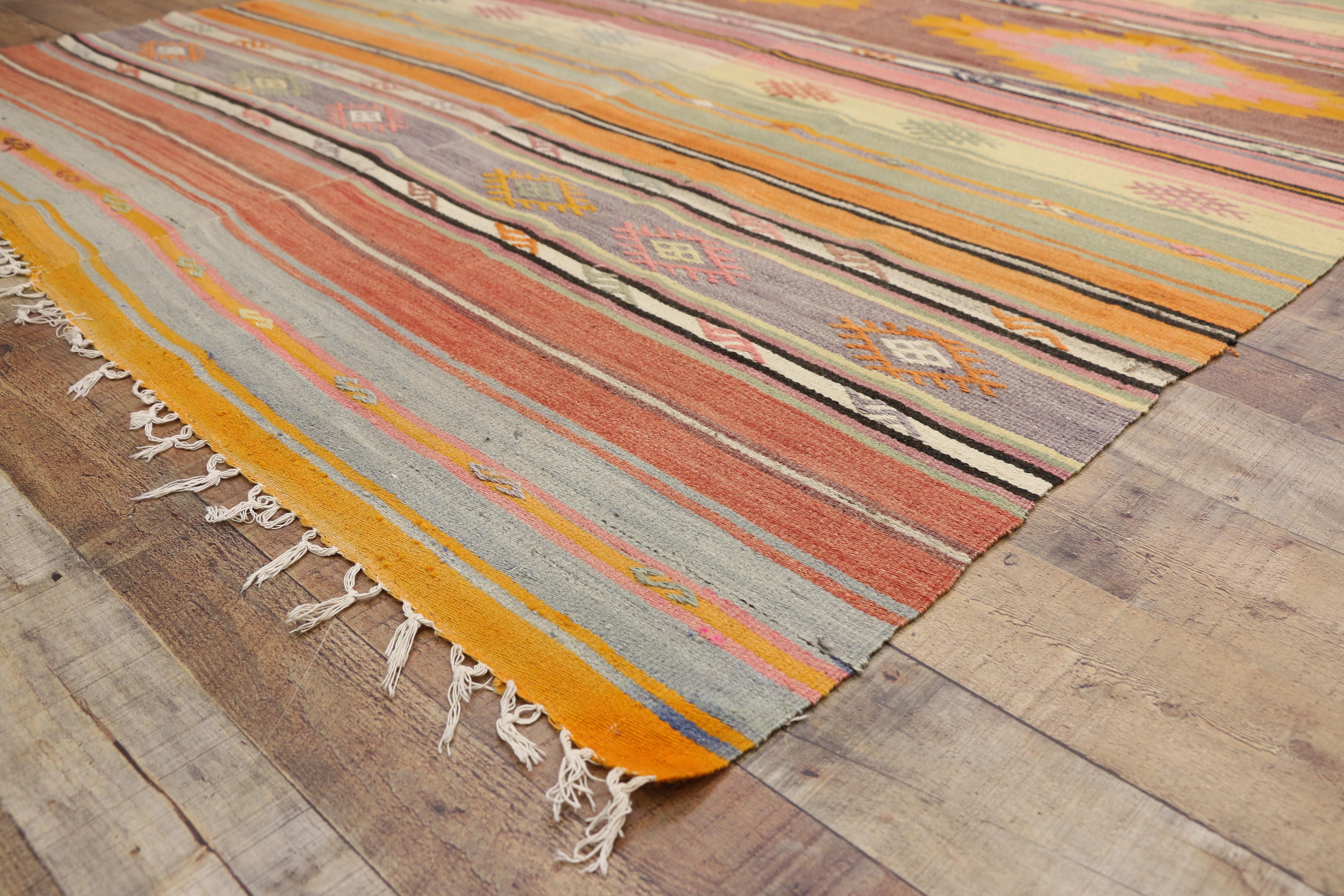 20ième siècle Tapis Kilim turc vintage:: style désertique bohème chic du sud-ouest:: tapis à tissage plat en vente