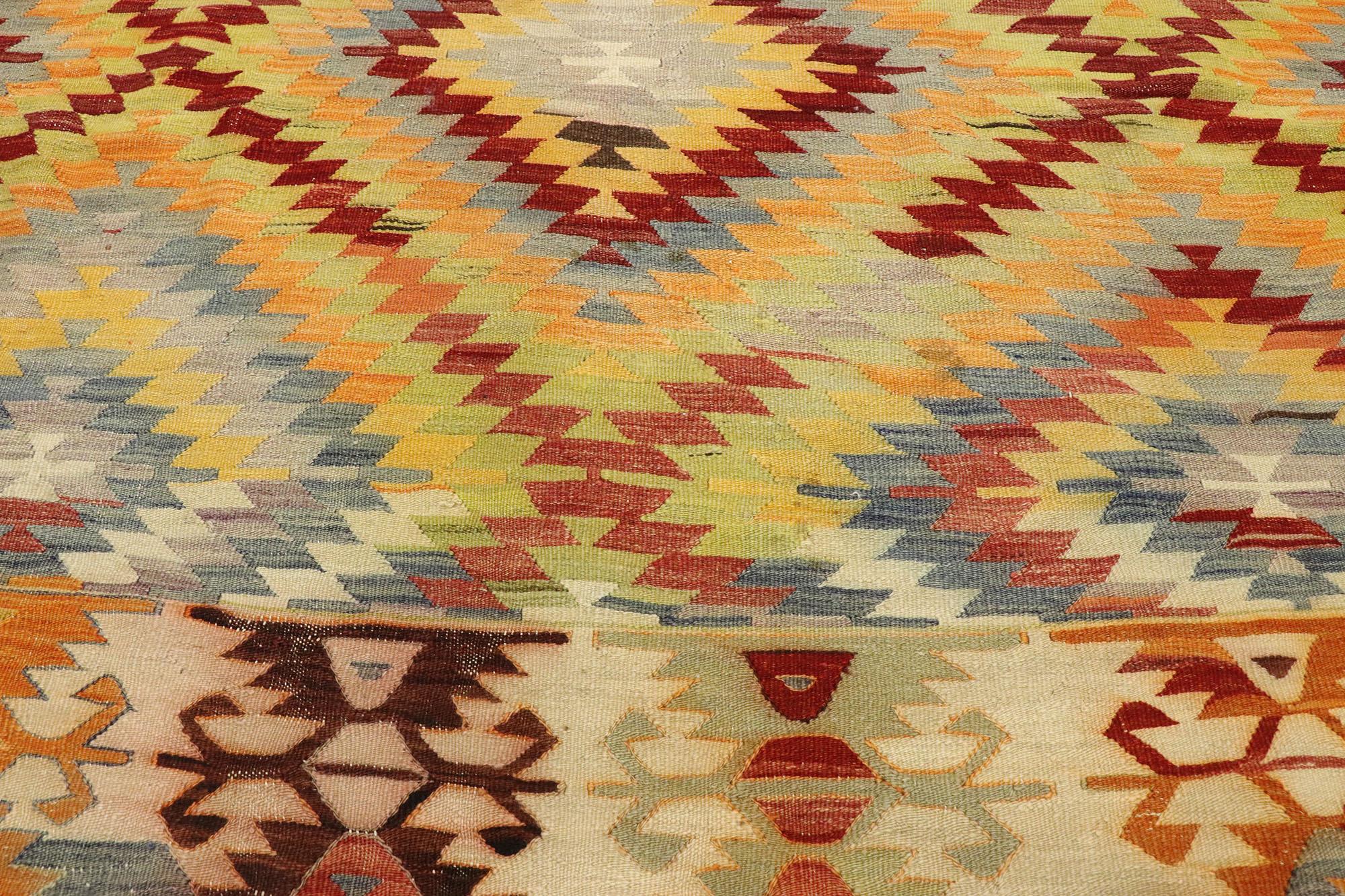 Vintage Turkish Kilim Rug with Southwestern Desert Style In Good Condition In Dallas, TX