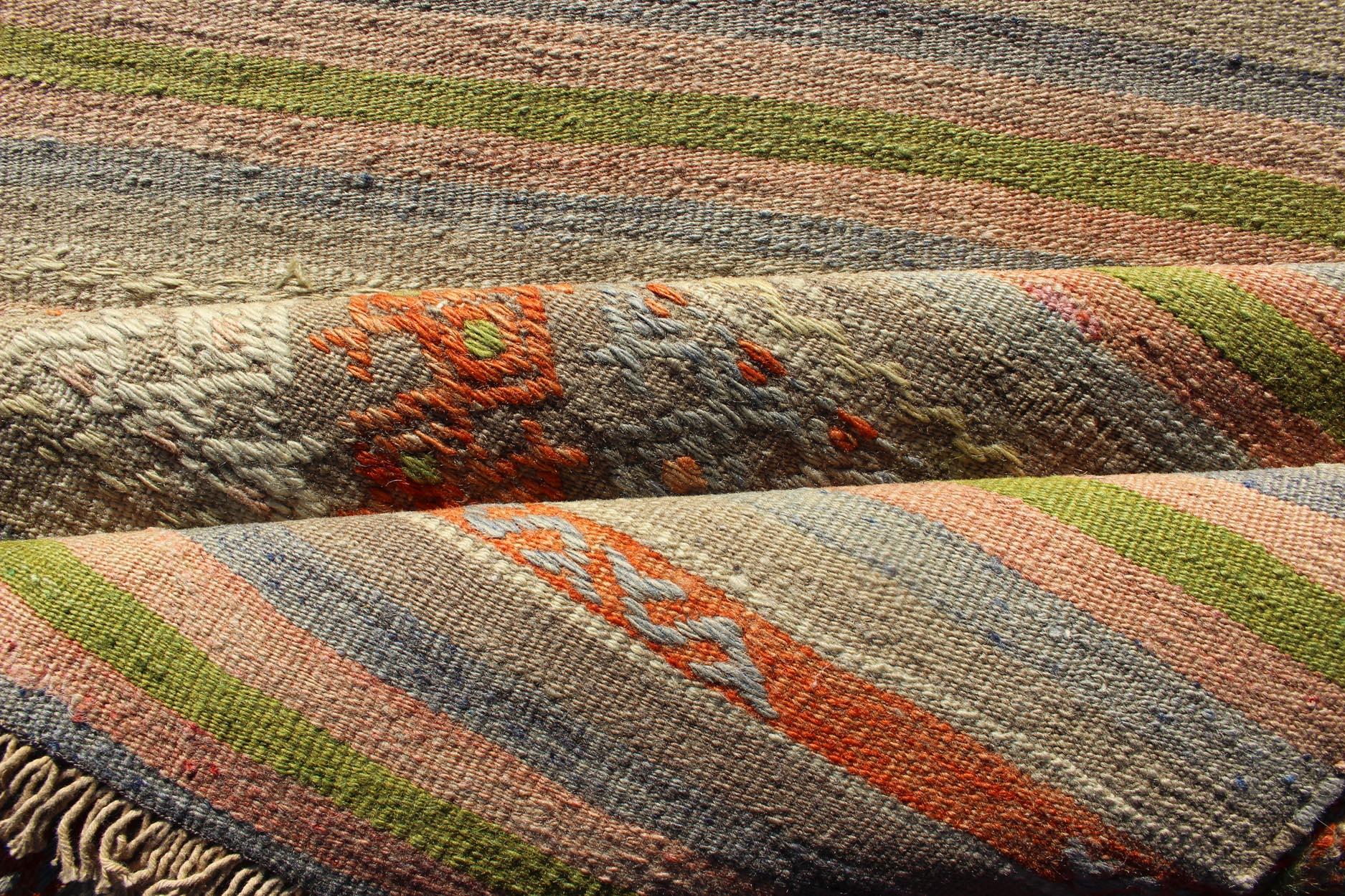Laine Rug & Kilim vintage turc avec designs am/One dans les tons doux de la terre 2'9 x 9'7 en vente