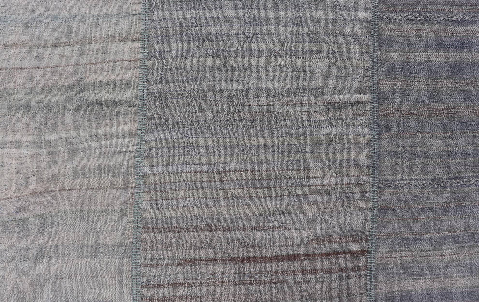 Rug & Kilim turco vintage con motivi a strisce in toni tenui 13'2 x 16'0 In condizioni buone in vendita a Atlanta, GA