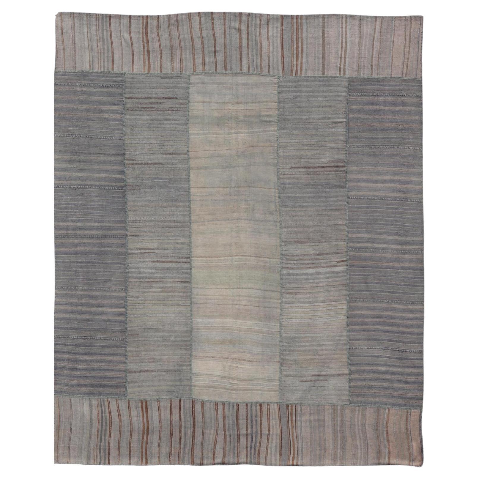 Rug & Kilim turco vintage con motivi a strisce in toni tenui 13'2 x 16'0 in vendita