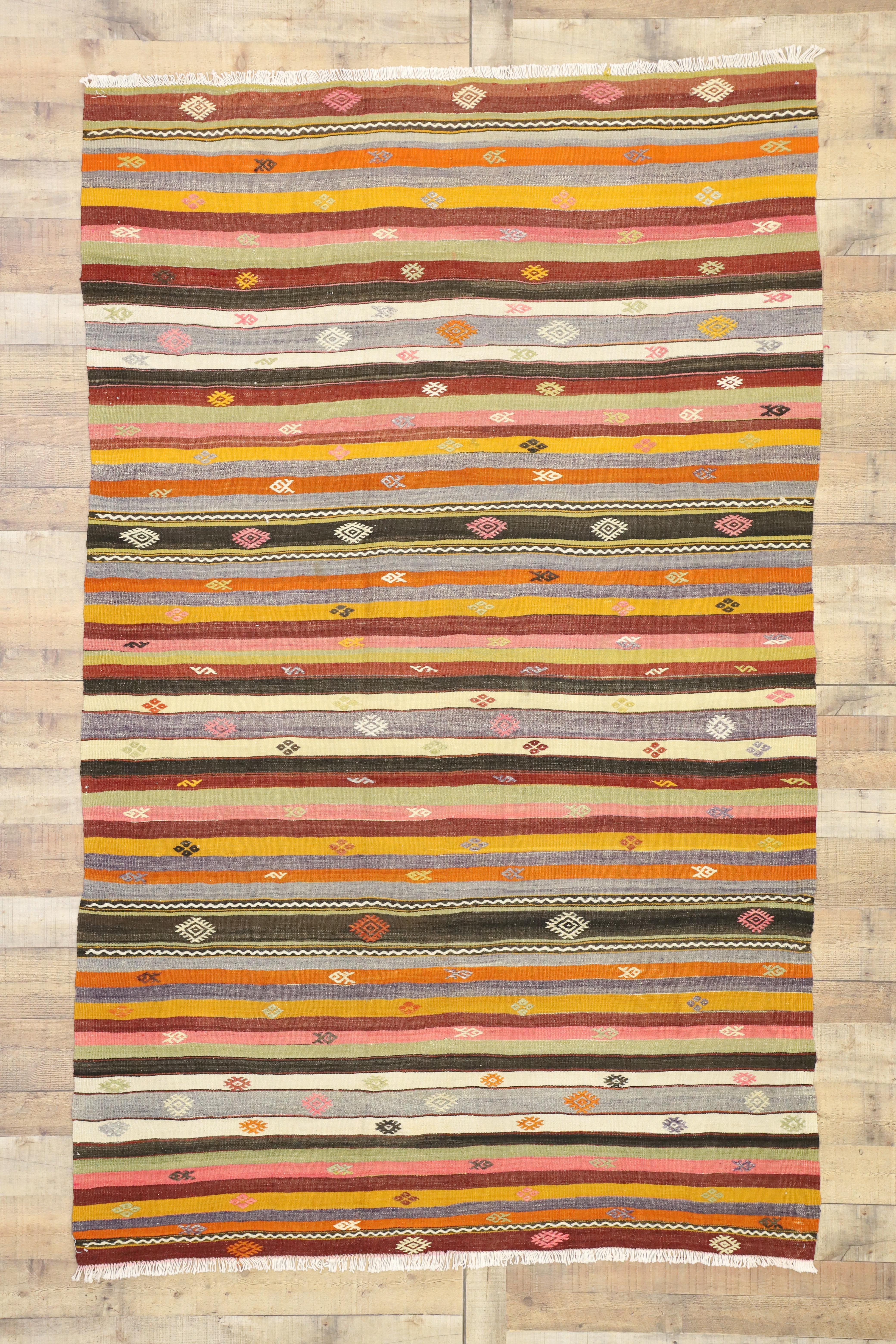 Wool Vintage Turkish Kilim Rug with Tribal Style Boho Chic Flat-Weave Kilim Rug For Sale