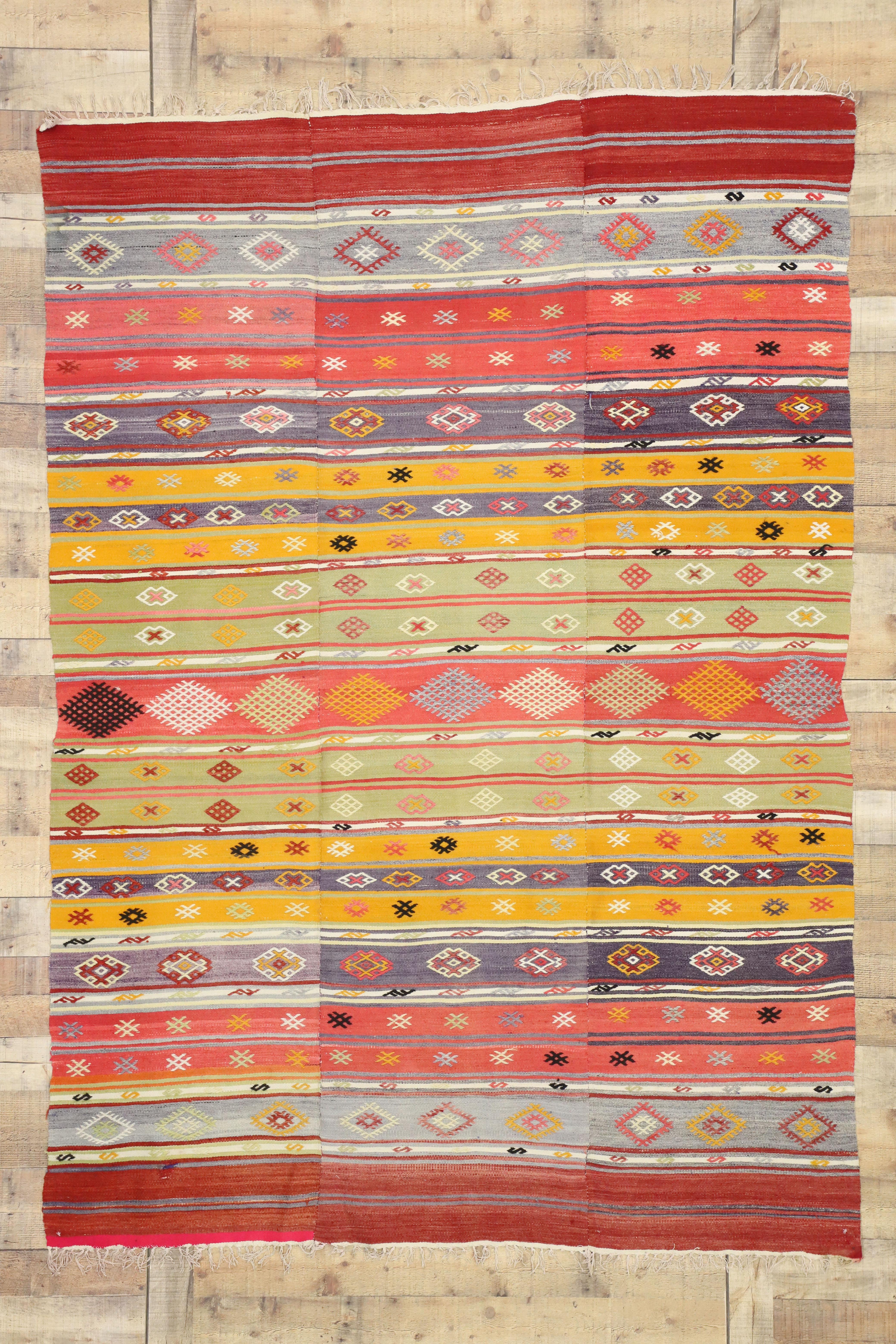 Vintage Turkish Kilim Rug with Tribal Style Boho Chic Flat-Weave Kilim Rug For Sale 1