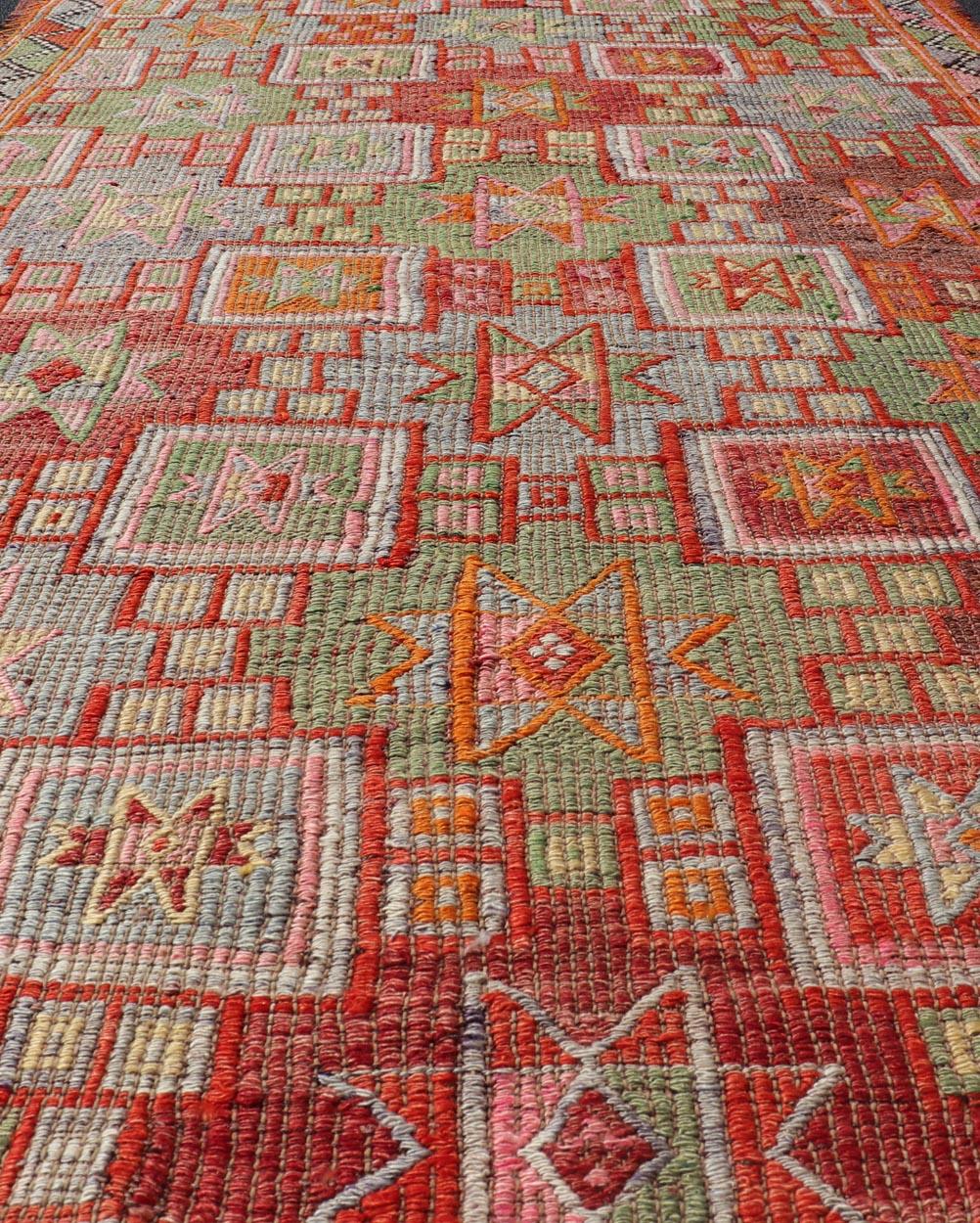 20ième siècle Tapis Kilim turc vintage avec motifs d'étoiles multicolores vibrants 5'5 x 10'6 en vente