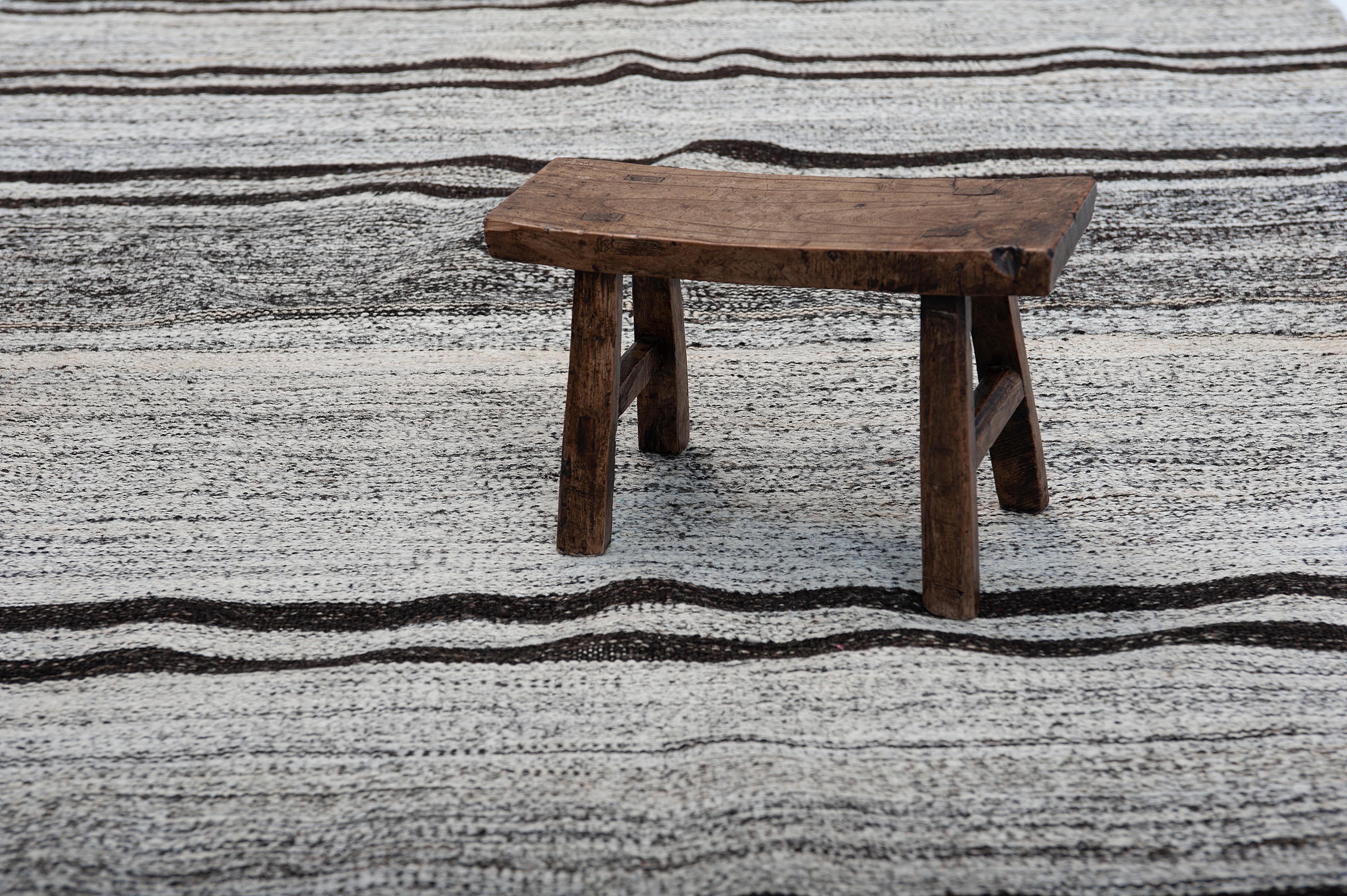 An original vintage Kilim with a modern appeal that would blend beautifully in any type of design decor.
 