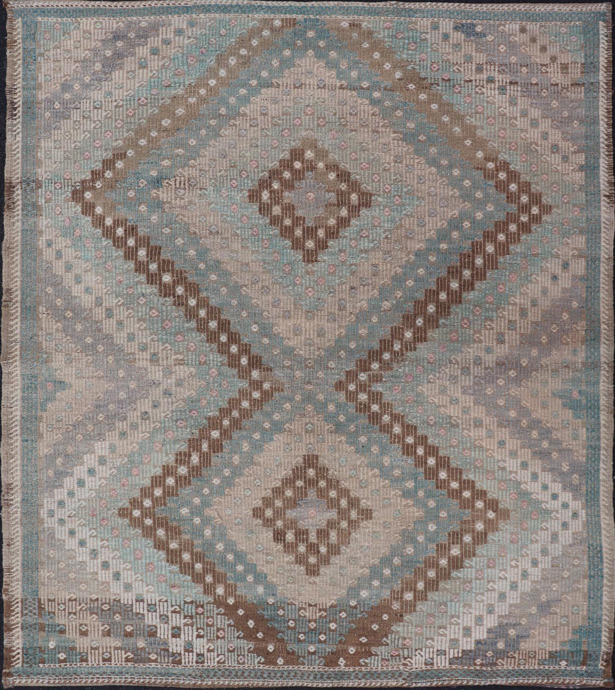 Tapis de couloir Kilim turc vintage, motifs géométriques de diamants dans des tons terreux 5'7 x 6