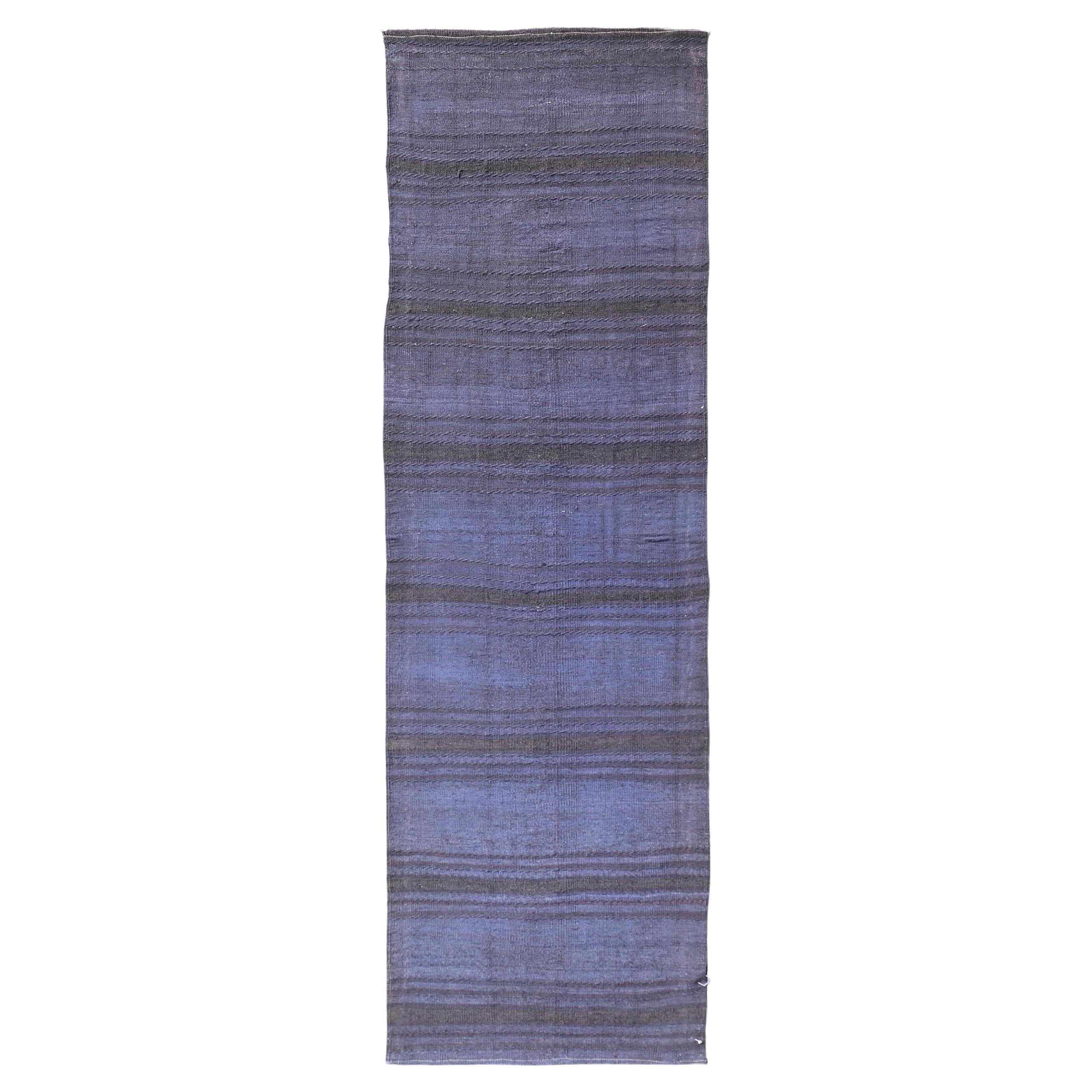 Türkischer Vintage-Kelim-Läufer in Tiefblau und Lila-Ton 2'2 x 7'4