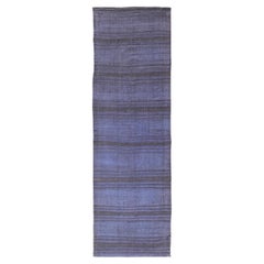 Runner Kilim turco vintage nei toni del blu profondo e del viola 2'2 x 7'4