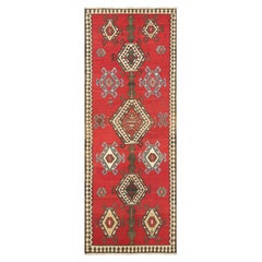 Türkischer Vintage-Kelim-Läufer in Rot mit geometrischen Medaillons, von Rug & Kilim
