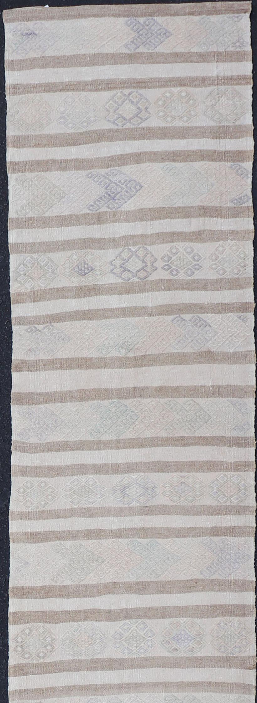 Vintage Turkish Kilim Runner in Soft Gray and Beige Striped Design 2'0 x 13'3 en vente 4