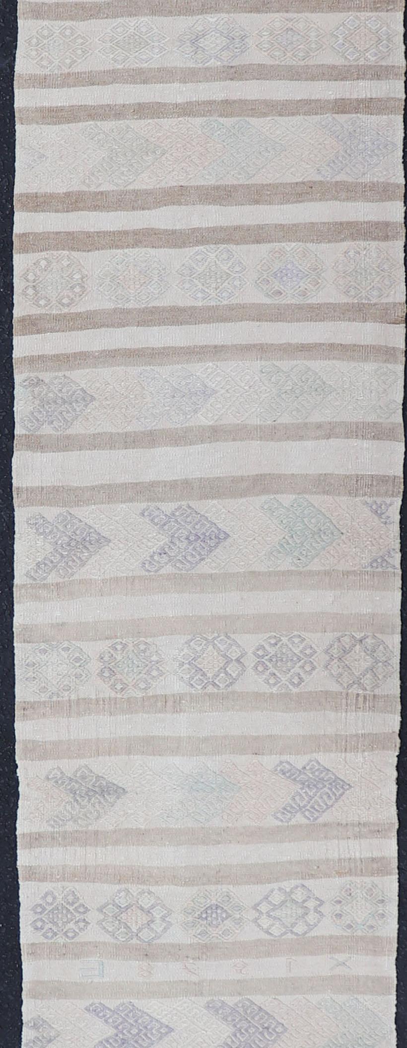 Vintage Turkish Kilim Runner in Soft Gray and Beige Striped Design 2'0 x 13'3 en vente 5