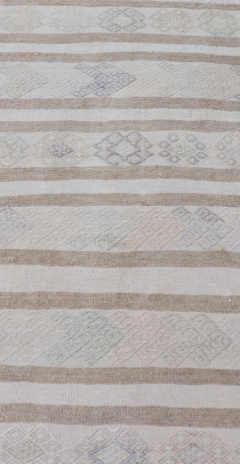 Vintage Turkish Kilim Runner in Soft Gray and Beige Striped Design 2'0 x 13'3 en vente 2