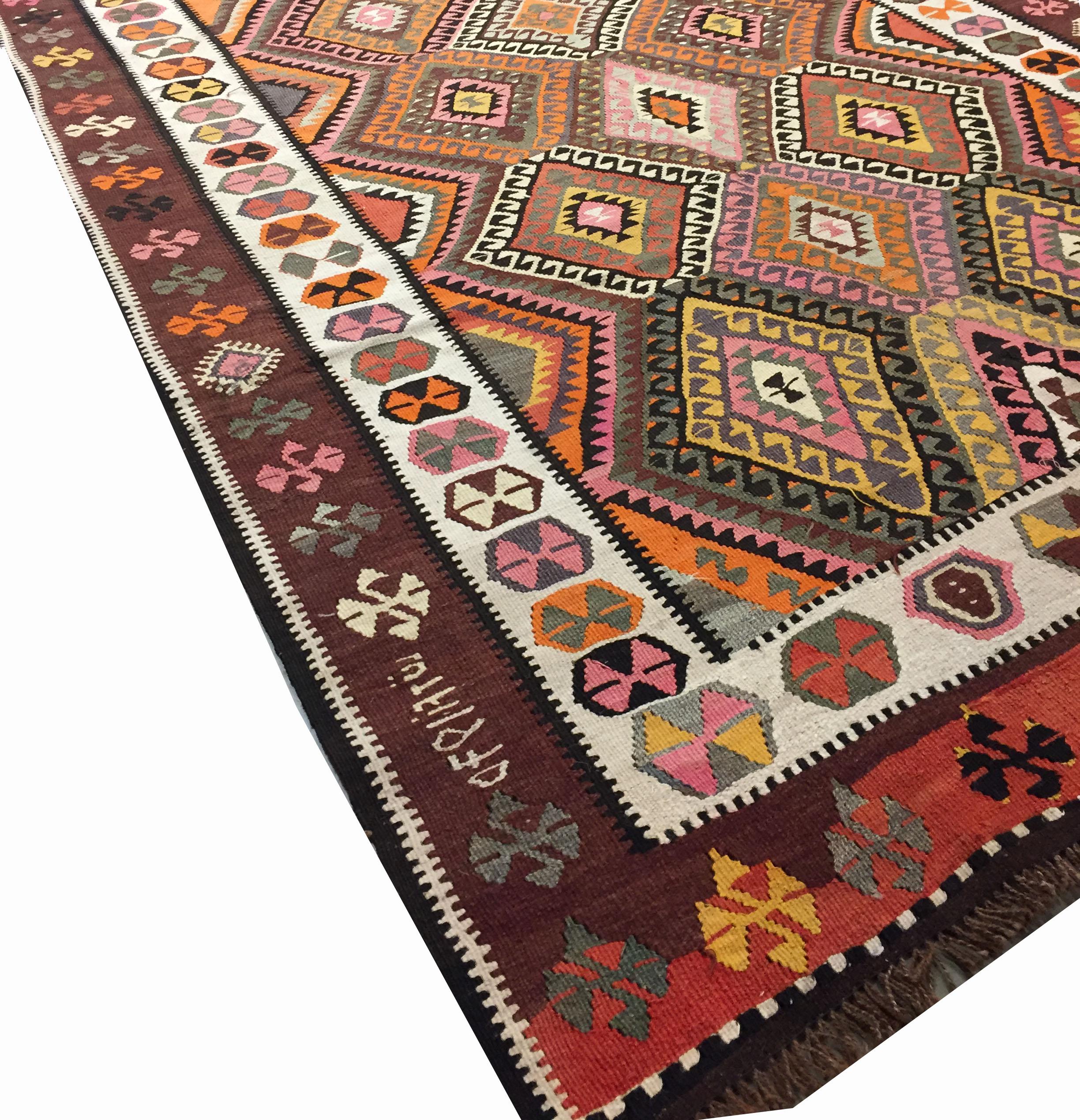 Vintage Turkish Kilim Runner Rug  5'9 x 14'7 In Good Condition For Sale In New York, NY