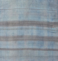 Türkischer Kelim-Läufer im Vintage-Stil mit weichen blauen und grauen Streifen 2'7 x 8'9