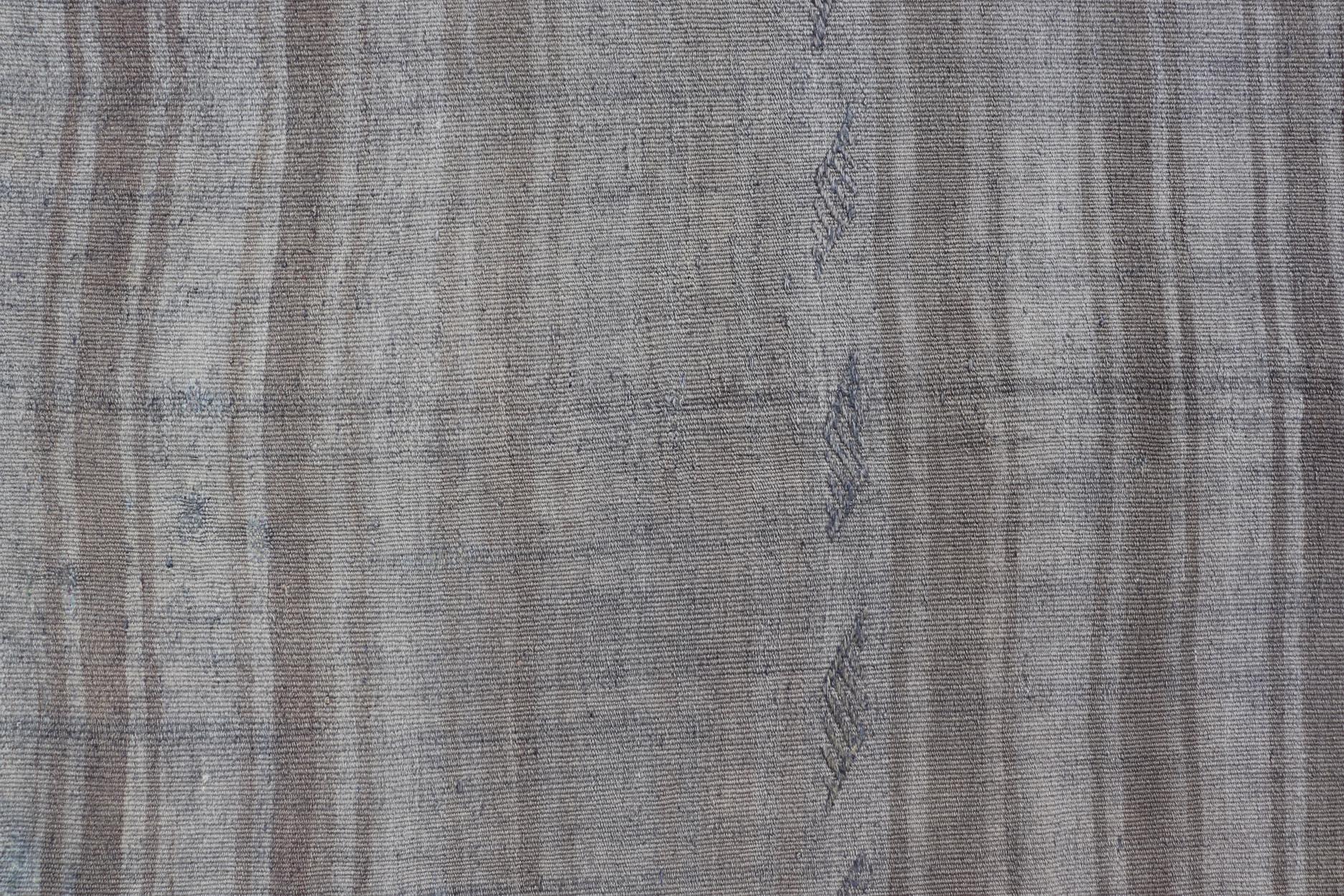 Türkischer Vintage-Kelim-Läufer, weiche Neutraltöne und Streifenmuster, 3'0 x 7'9 (Wolle) im Angebot
